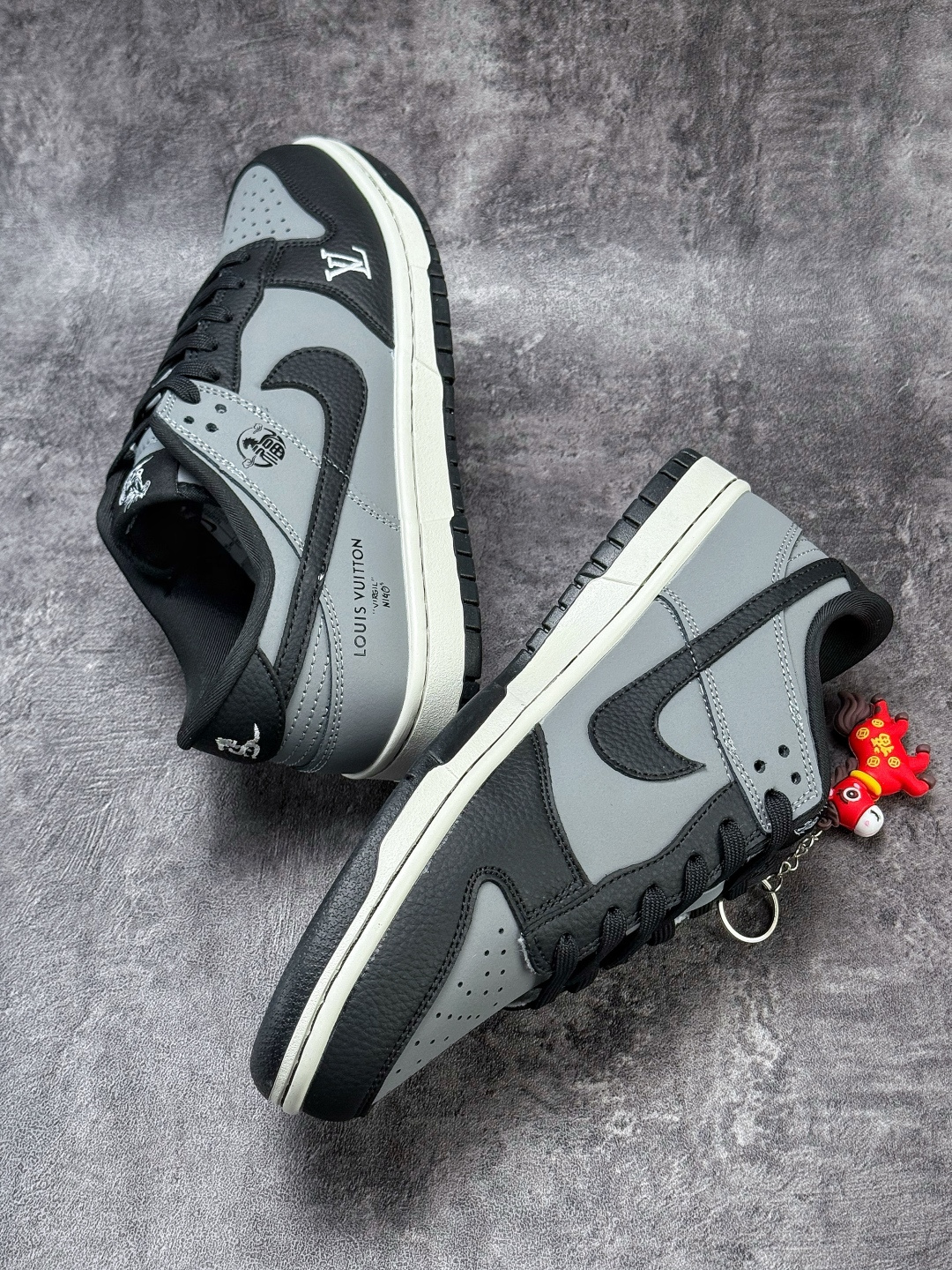 230 Nike SB Dunk Low 马年限定 x Louis Vuitton 黑灰 NH0601-481-Chinese UA Cheap High Quatity Brand Clothes Bags handbags Sneakers wholesale wholesaler seller from China Factory suppliers Fashion Clothing Shoes best Quality Beautiful Price 230 Nike SB Dunk Low 马年限定 x Louis Vuitton 黑灰 NH0601-481