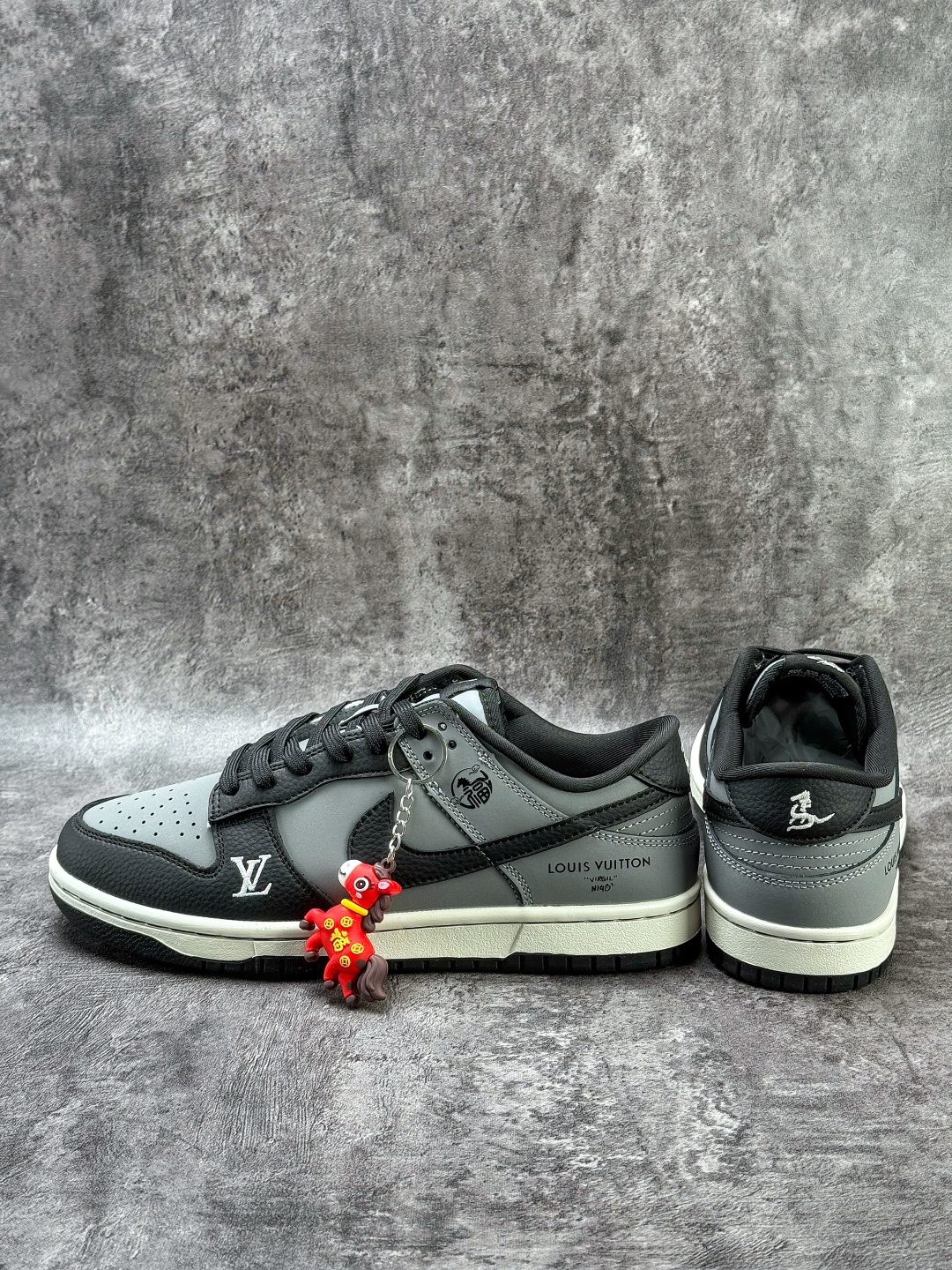 230 Nike SB Dunk Low 马年限定 x Louis Vuitton 黑灰 NH0601-481-Chinese UA Cheap High Quatity Brand Clothes Bags handbags Sneakers wholesale wholesaler seller from China Factory suppliers Fashion Clothing Shoes best Quality Beautiful Price 230 Nike SB Dunk Low 马年限定 x Louis Vuitton 黑灰 NH0601-481
