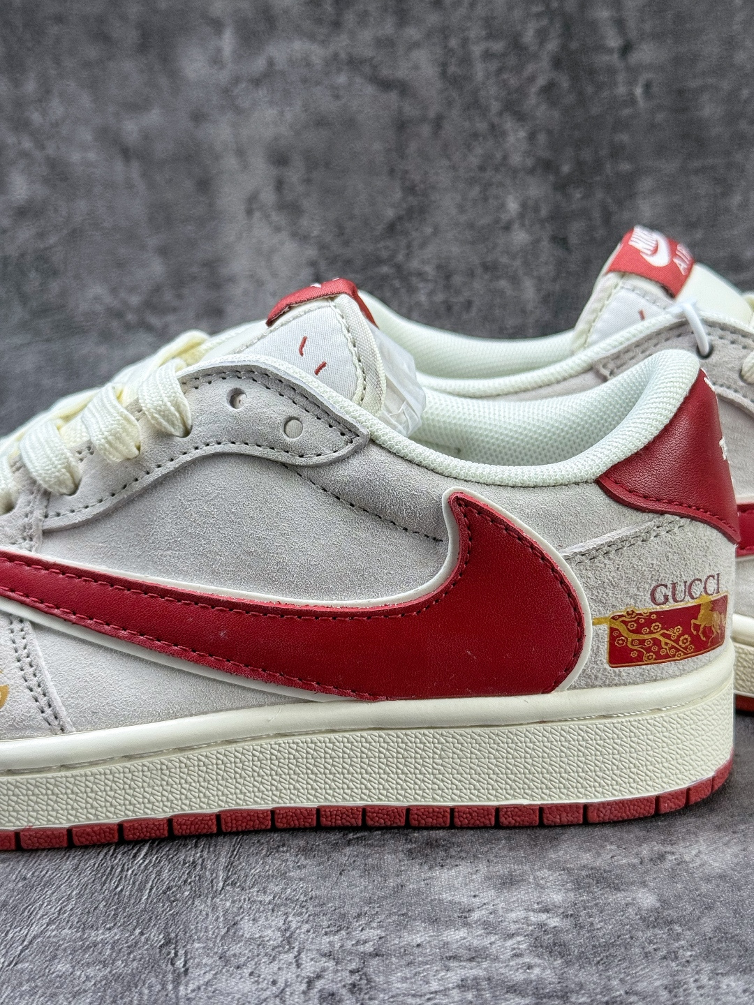 Travis Scott x Nike Air Jordan 1 Low x GUCCI 马年限定 Air Jordan 1 Low 反转灰红倒钩 纯原版本 XZ6668-056