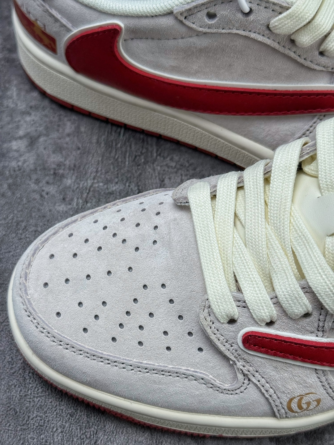 Travis Scott x Nike Air Jordan 1 Low x GUCCI 马年限定 Air Jordan 1 Low 反转灰红倒钩 纯原版本 XZ6668-056