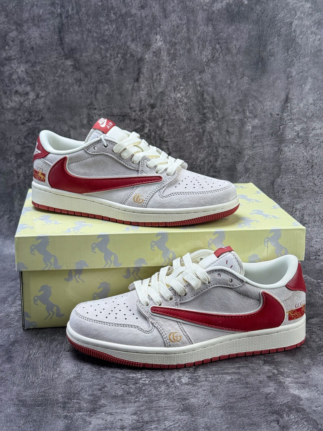 Travis Scott x Nike Air Jordan 1 Low x GUCCI 马年限定 Air Jordan 1 Low 反转灰红倒钩 纯原版本 XZ6668-056