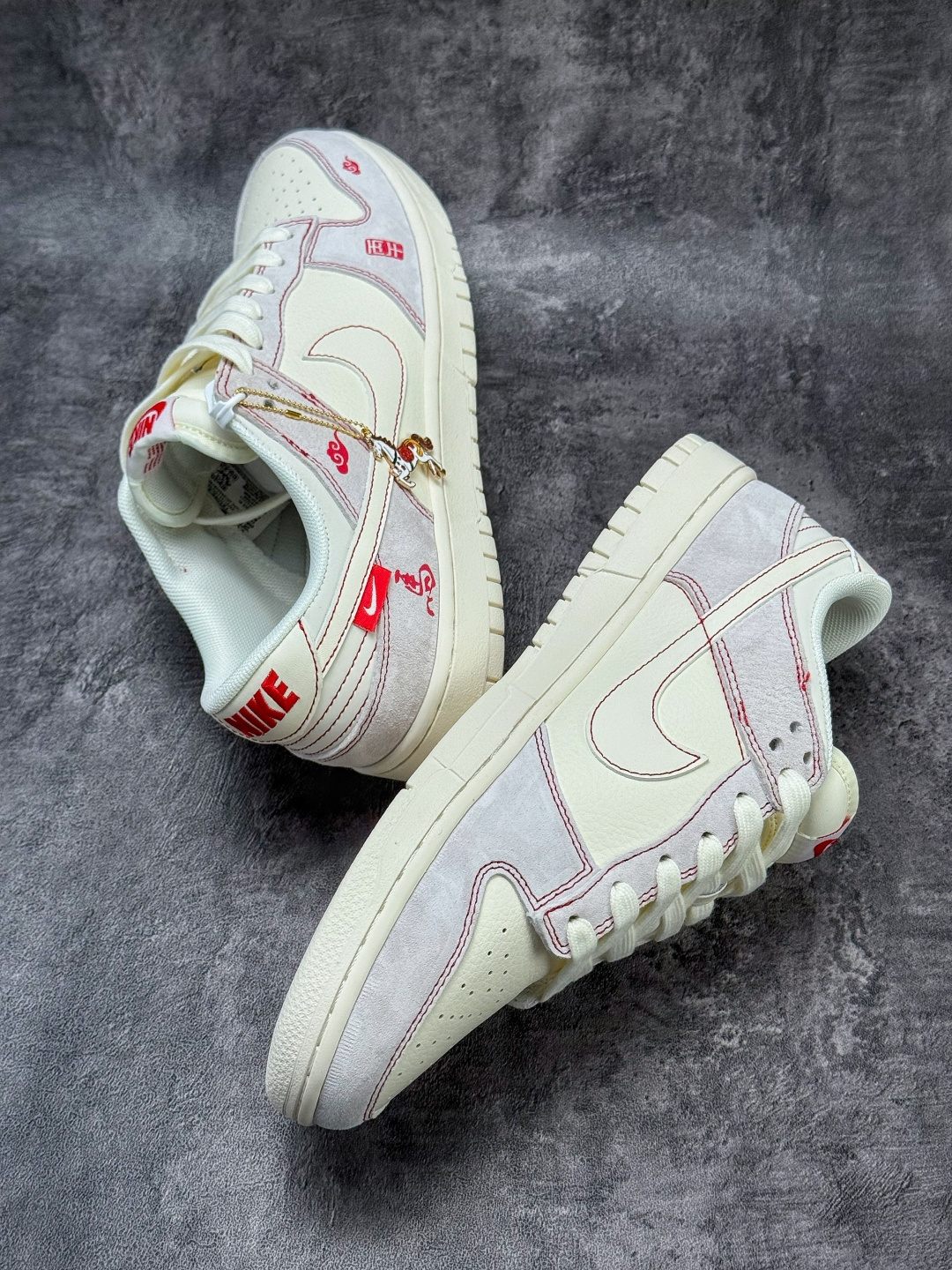 220 Nike SB Dunk Low 马年限定 灰白 YX5066-411-Chinese UA Cheap High Quatity Brand Clothes Bags handbags Sneakers wholesale wholesaler seller from China Factory suppliers Fashion Clothing Shoes best Quality Beautiful Price 220 Nike SB Dunk Low 马年限定 灰白 YX5066-411