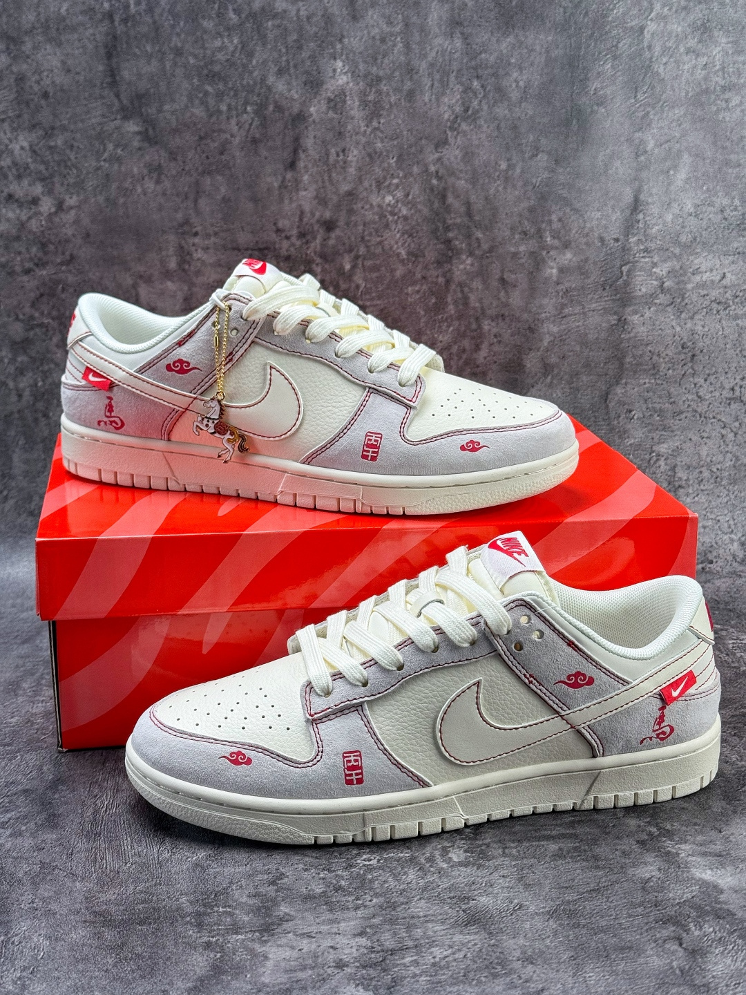 220 Nike SB Dunk Low 马年限定 灰白 YX5066-411-Chinese UA Cheap High Quatity Brand Clothes Bags handbags Sneakers wholesale wholesaler seller from China Factory suppliers Fashion Clothing Shoes best Quality Beautiful Price 220 Nike SB Dunk Low 马年限定 灰白 YX5066-411