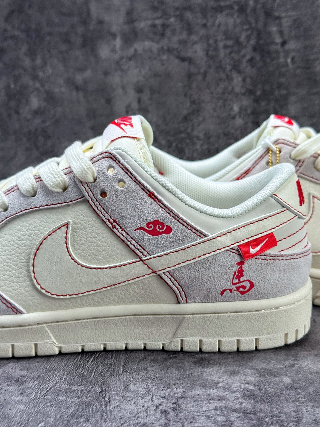 220 Nike SB Dunk Low 马年限定 灰白 YX5066-411-Chinese UA Cheap High Quatity Brand Clothes Bags handbags Sneakers wholesale wholesaler seller from China Factory suppliers Fashion Clothing Shoes best Quality Beautiful Price 220 Nike SB Dunk Low 马年限定 灰白 YX5066-411