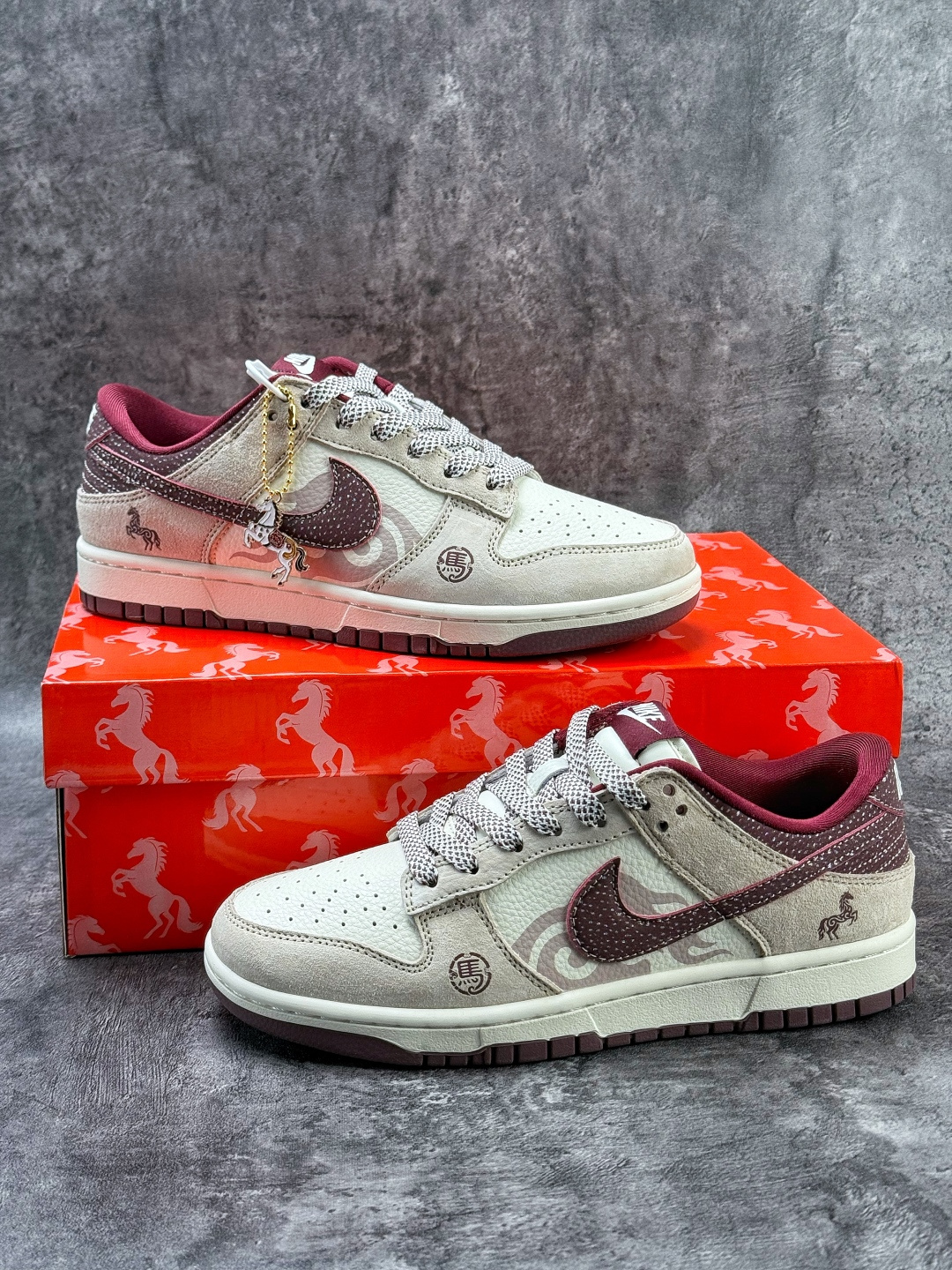 Nike SB Dunk Low 马年限定 棕白满天星 XT6998-112 Nike SB Dunk Low 马年限定 棕白满天星 XT6998-112