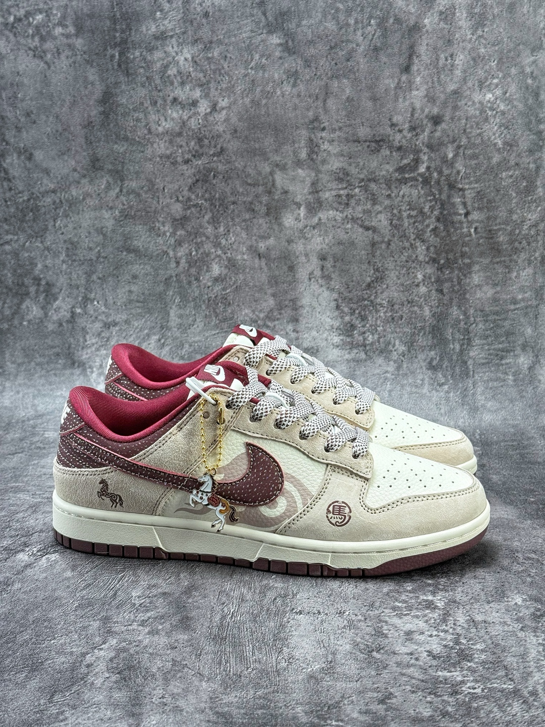 Nike SB Dunk Low 马年限定 棕白满天星 XT6998-112 Nike SB Dunk Low 马年限定 棕白满天星 XT6998-112