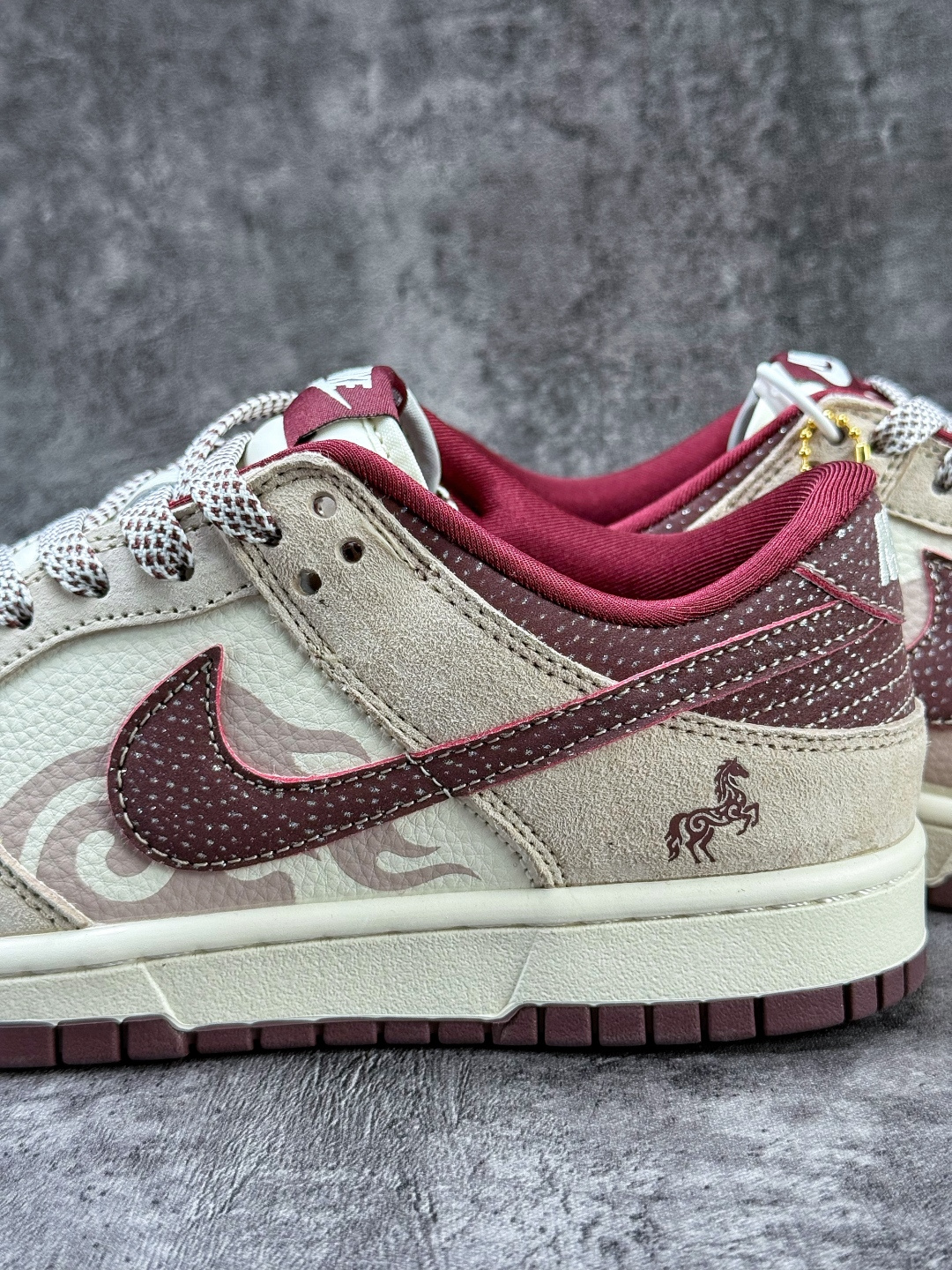 Nike SB Dunk Low 马年限定 棕白满天星 XT6998-112 Nike SB Dunk Low 马年限定 棕白满天星 XT6998-112