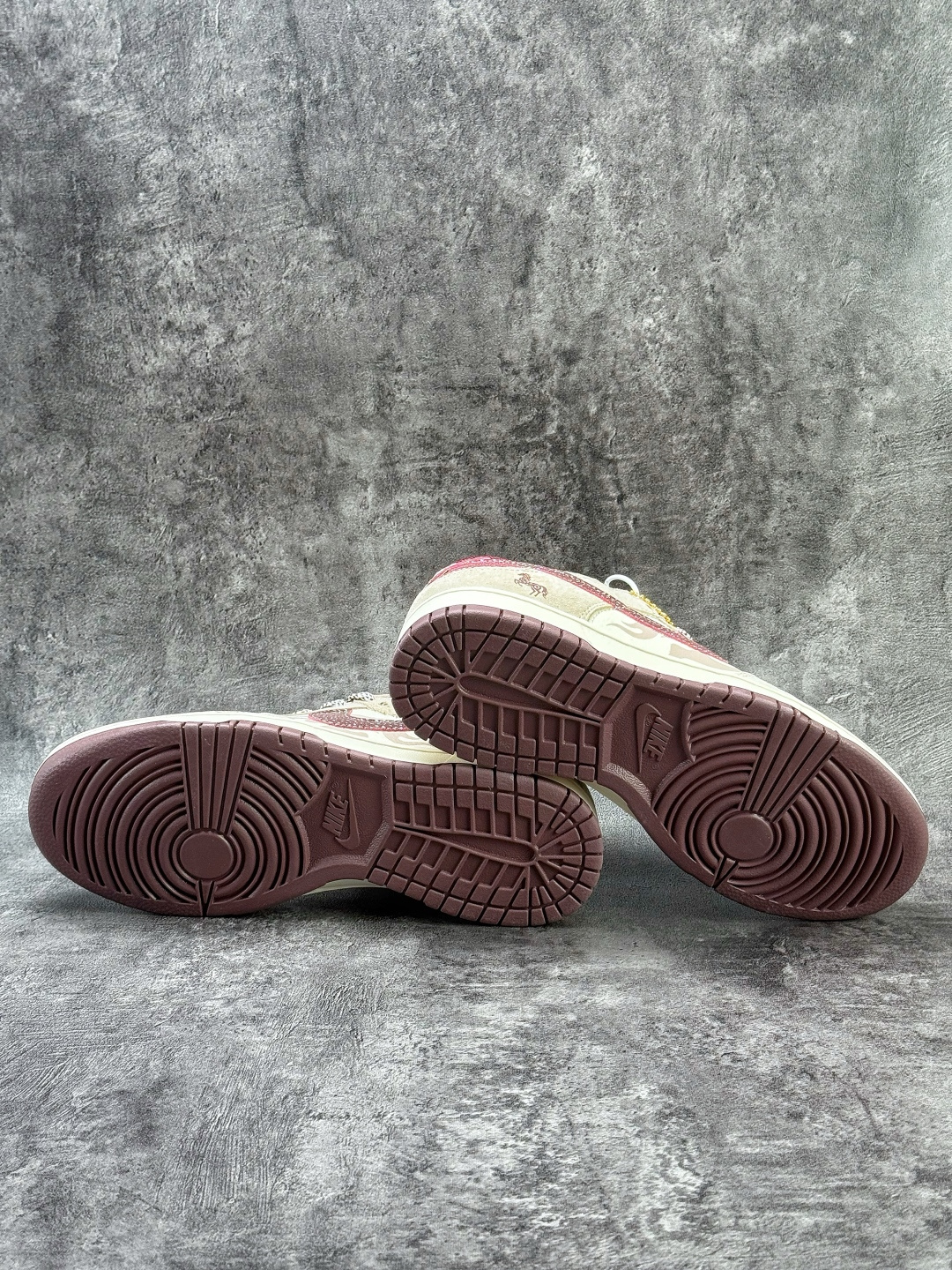Nike SB Dunk Low 马年限定 棕白满天星 XT6998-112 Nike SB Dunk Low 马年限定 棕白满天星 XT6998-112