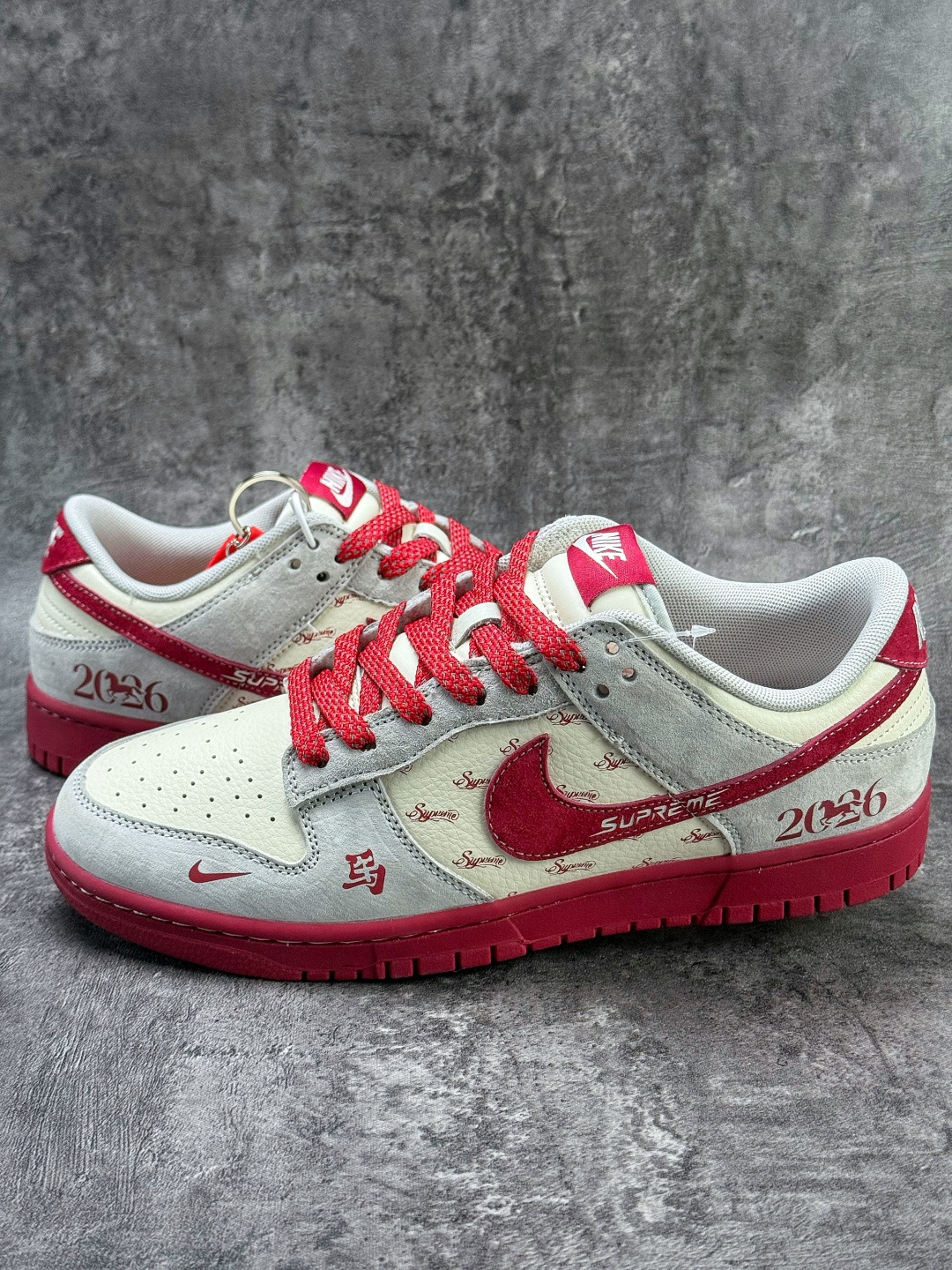 230 Nike SB Dunk Low x Superme 马年限定 灰白红 JP2026-100