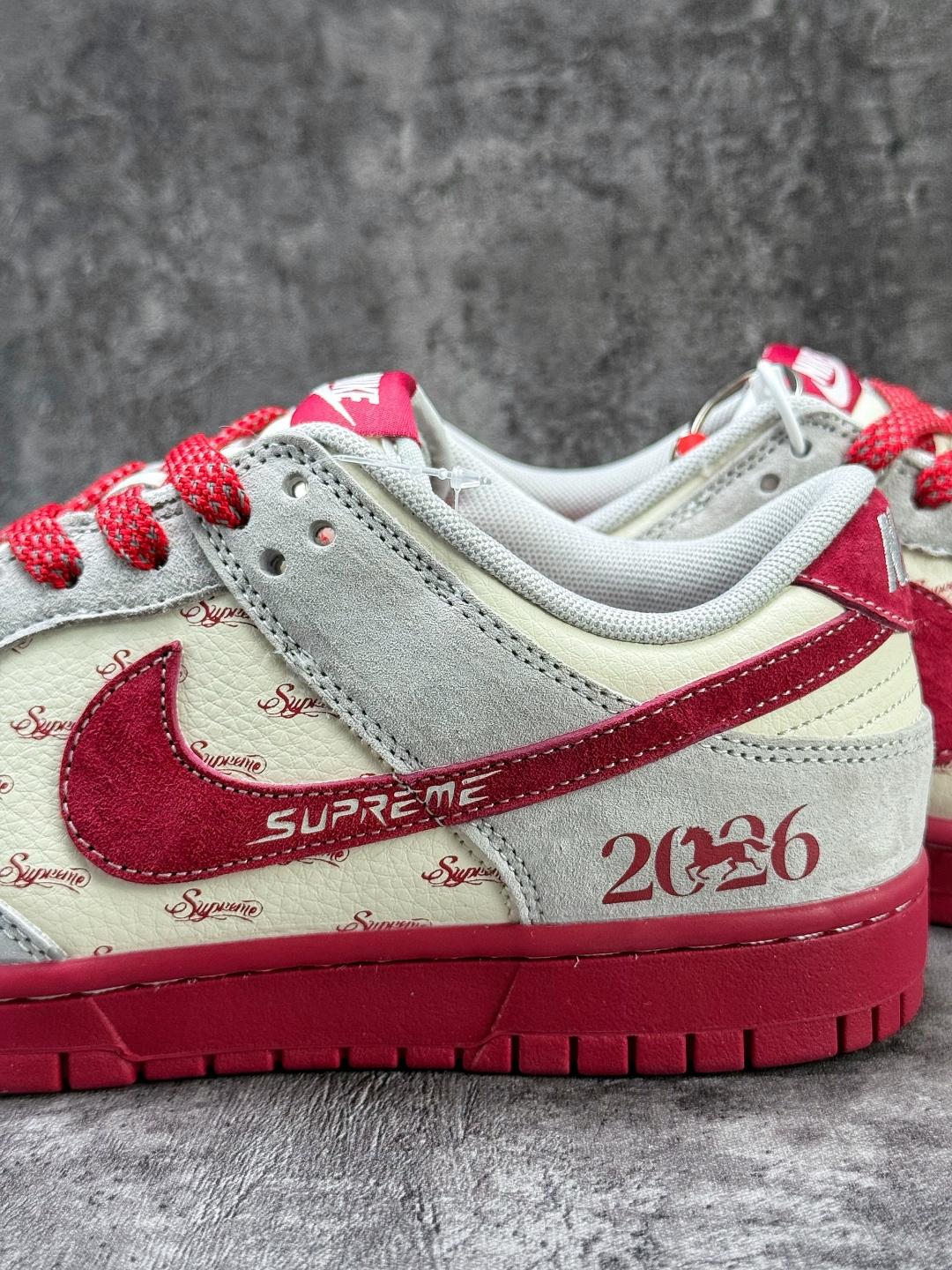 230 Nike SB Dunk Low x Superme 马年限定 灰白红 JP2026-100