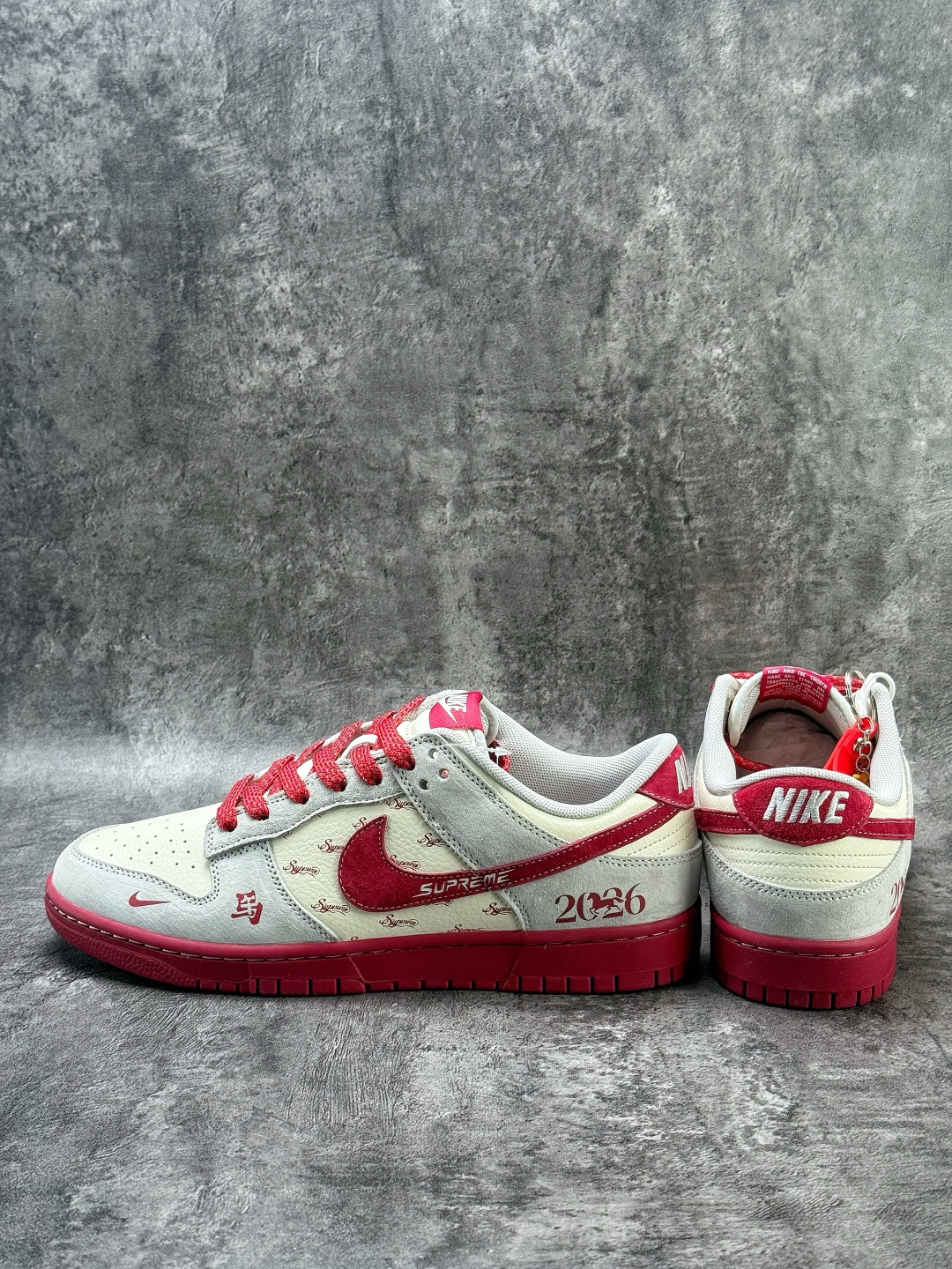 230 Nike SB Dunk Low x Superme 马年限定 灰白红 JP2026-100