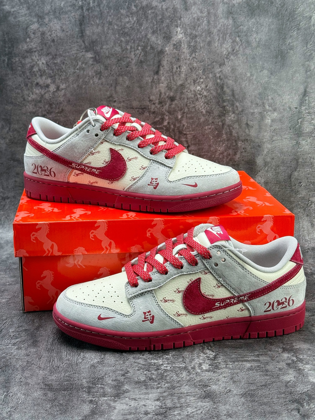 230 Nike SB Dunk Low x Superme 马年限定 灰白红 JP2026-100