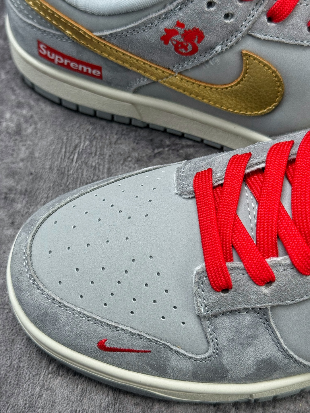 230 Nike SB Dunk Low 马年限定 x Superme 灰黄红小勾 NH0601-485-Chinese UA Cheap High Quatity Brand Clothes Bags handbags Sneakers wholesale wholesaler seller from China Factory suppliers Fashion Clothing Shoes best Quality Beautiful Price 230 Nike SB Dunk Low 马年限定 x Superme 灰黄红小勾 NH0601-485