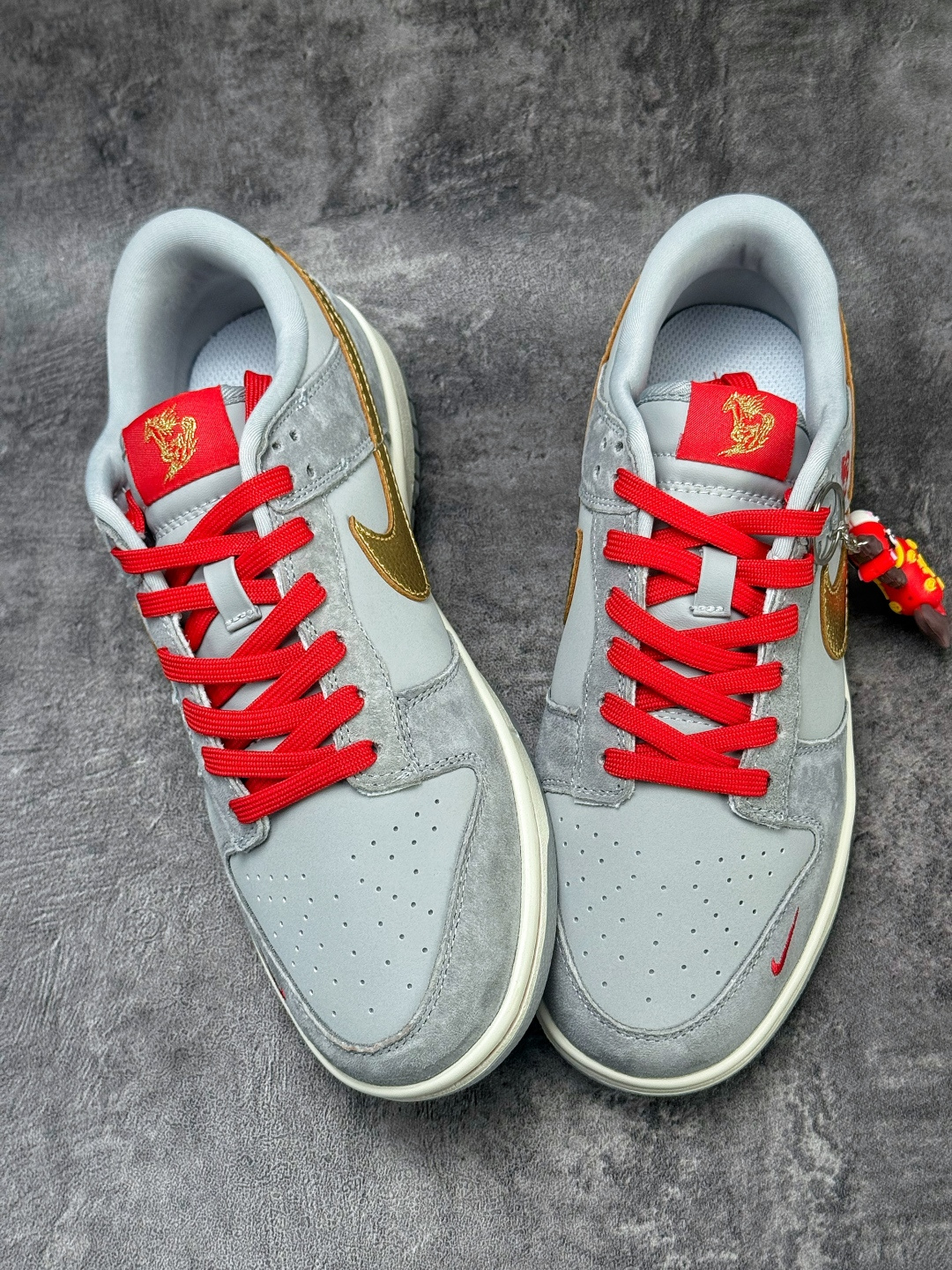 230 Nike SB Dunk Low 马年限定 x Superme 灰黄红小勾 NH0601-485-Chinese UA Cheap High Quatity Brand Clothes Bags handbags Sneakers wholesale wholesaler seller from China Factory suppliers Fashion Clothing Shoes best Quality Beautiful Price 230 Nike SB Dunk Low 马年限定 x Superme 灰黄红小勾 NH0601-485