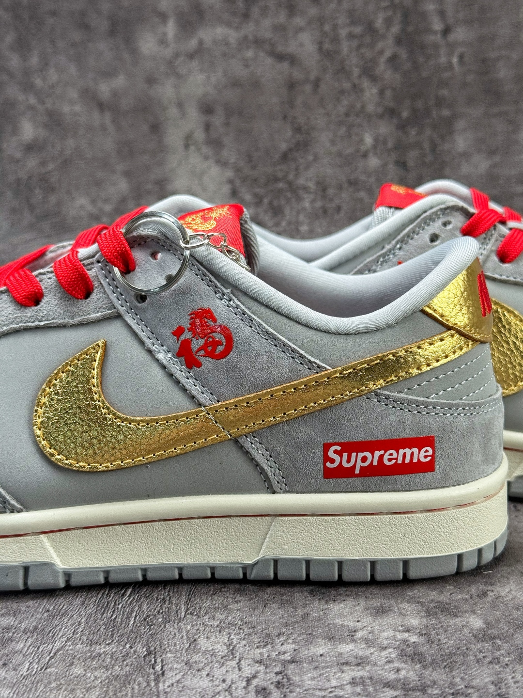 230 Nike SB Dunk Low 马年限定 x Superme 灰黄红小勾 NH0601-485-Chinese UA Cheap High Quatity Brand Clothes Bags handbags Sneakers wholesale wholesaler seller from China Factory suppliers Fashion Clothing Shoes best Quality Beautiful Price 230 Nike SB Dunk Low 马年限定 x Superme 灰黄红小勾 NH0601-485