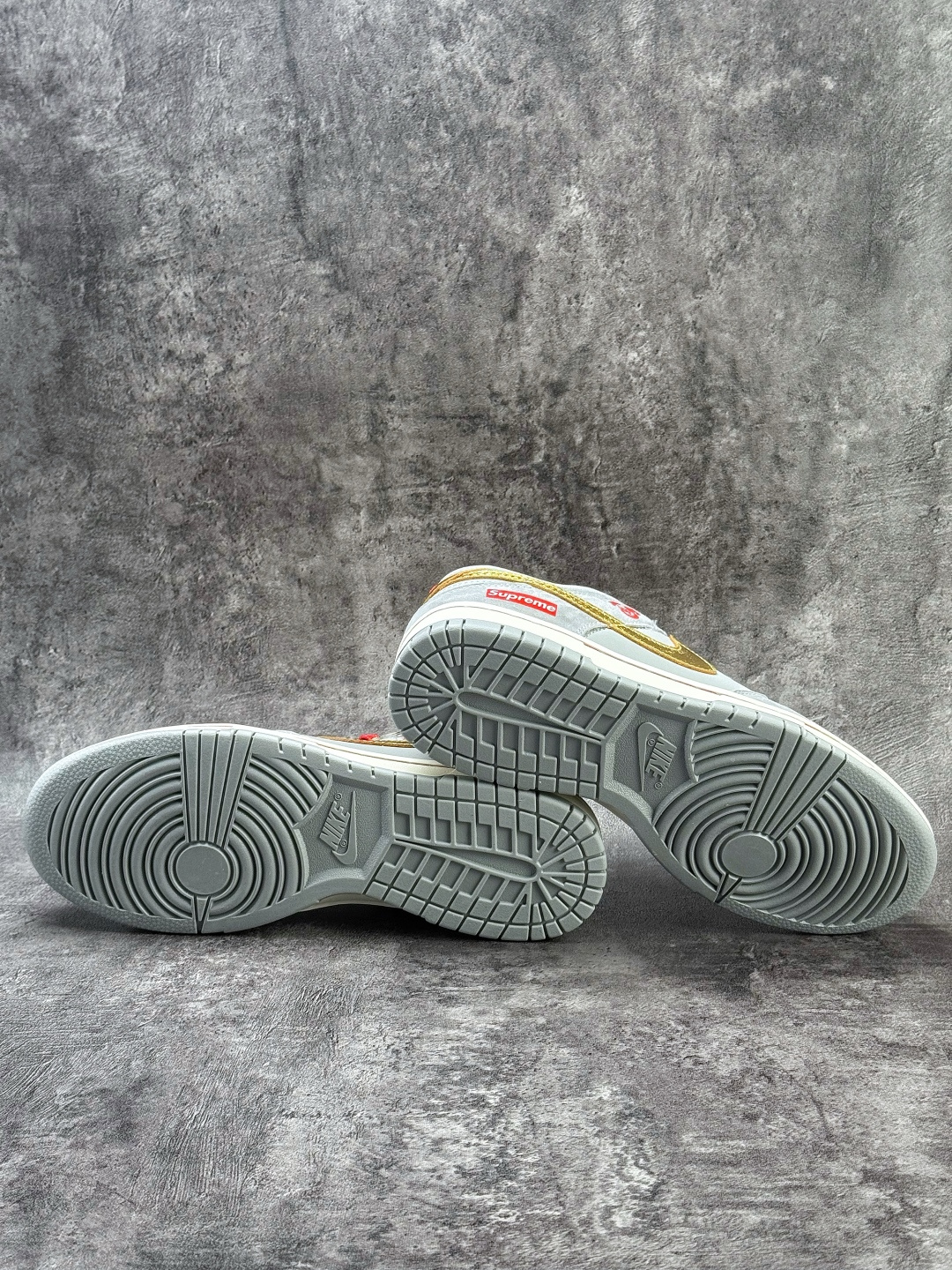 230 Nike SB Dunk Low 马年限定 x Superme 灰黄红小勾 NH0601-485-Chinese UA Cheap High Quatity Brand Clothes Bags handbags Sneakers wholesale wholesaler seller from China Factory suppliers Fashion Clothing Shoes best Quality Beautiful Price 230 Nike SB Dunk Low 马年限定 x Superme 灰黄红小勾 NH0601-485