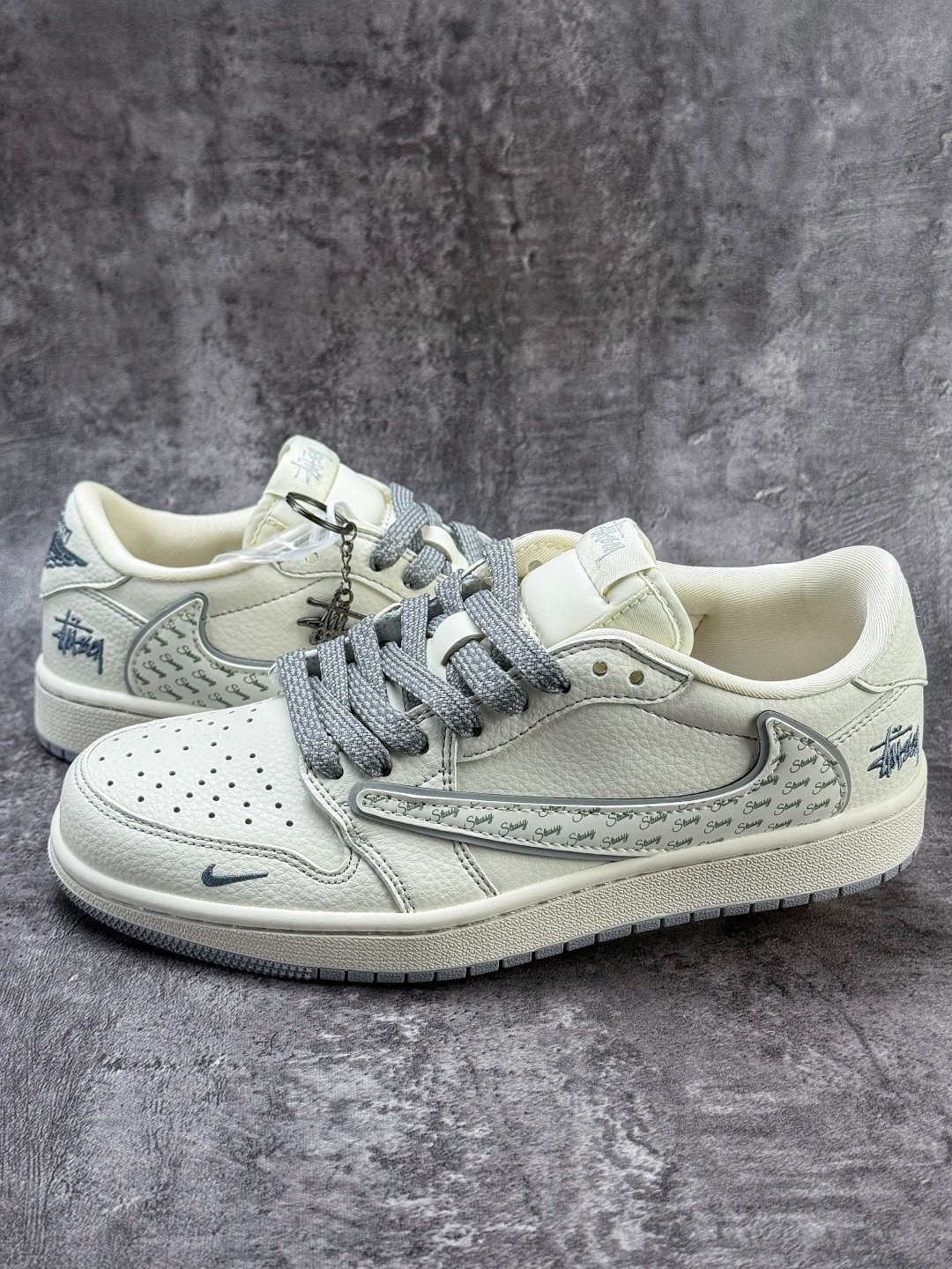 230 Travis Scott x Nike Air Jordan 1 Low x Stussy Air Jordan 1 Low 反转白灰小勾满天星倒钩 HH7518-085-Chinese UA Cheap High Quatity Brand Clothes Bags handbags Sneakers wholesale wholesaler seller from China Factory suppliers Fashion Clothing Shoes best Quality Beautiful Price 230 Travis Scott x Nike Air Jordan 1 Low x Stussy Air Jordan 1 Low 反转白灰小勾满天星倒钩 HH7518-085