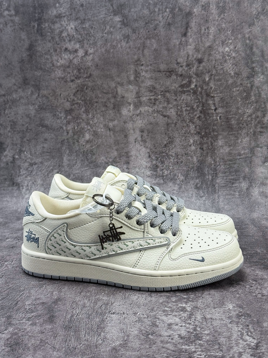 230 Travis Scott x Nike Air Jordan 1 Low x Stussy Air Jordan 1 Low 反转白灰小勾满天星倒钩 HH7518-085-Chinese UA Cheap High Quatity Brand Clothes Bags handbags Sneakers wholesale wholesaler seller from China Factory suppliers Fashion Clothing Shoes best Quality Beautiful Price 230 Travis Scott x Nike Air Jordan 1 Low x Stussy Air Jordan 1 Low 反转白灰小勾满天星倒钩 HH7518-085