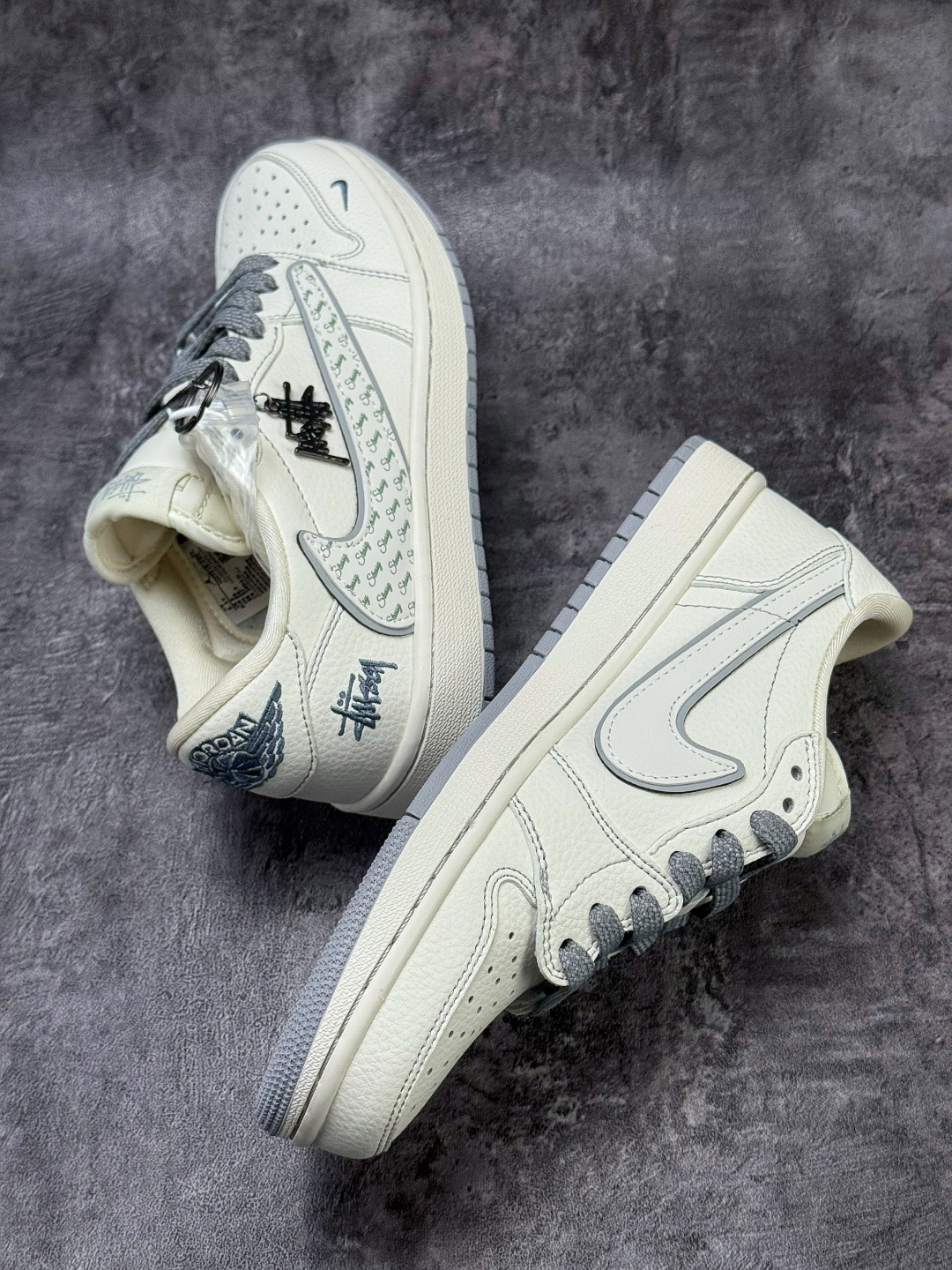 230 Travis Scott x Nike Air Jordan 1 Low x Stussy Air Jordan 1 Low 反转白灰小勾满天星倒钩 HH7518-085-Chinese UA Cheap High Quatity Brand Clothes Bags handbags Sneakers wholesale wholesaler seller from China Factory suppliers Fashion Clothing Shoes best Quality Beautiful Price 230 Travis Scott x Nike Air Jordan 1 Low x Stussy Air Jordan 1 Low 反转白灰小勾满天星倒钩 HH7518-085