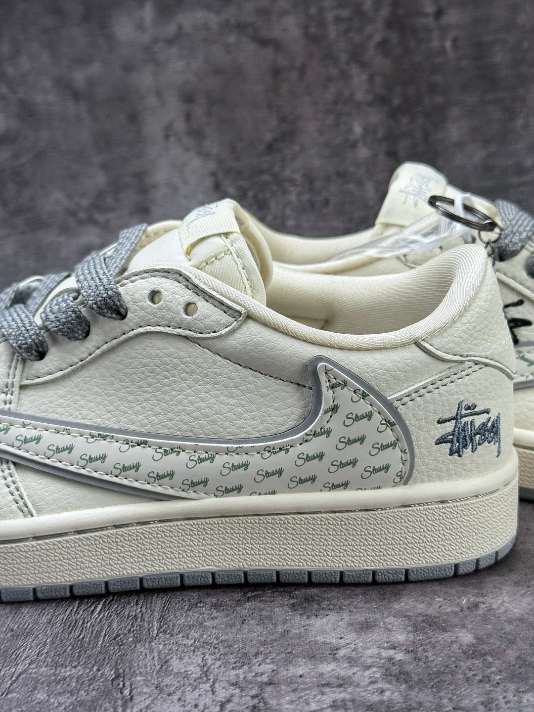230 Travis Scott x Nike Air Jordan 1 Low x Stussy Air Jordan 1 Low 反转白灰小勾满天星倒钩 HH7518-085-Chinese UA Cheap High Quatity Brand Clothes Bags handbags Sneakers wholesale wholesaler seller from China Factory suppliers Fashion Clothing Shoes best Quality Beautiful Price 230 Travis Scott x Nike Air Jordan 1 Low x Stussy Air Jordan 1 Low 反转白灰小勾满天星倒钩 HH7518-085
