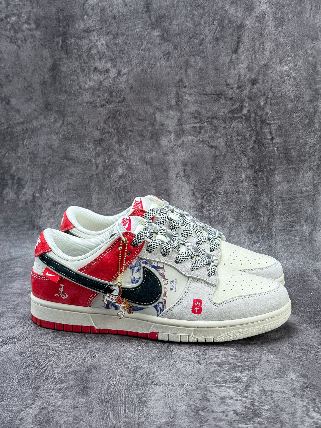 220 Nike SB Dunk Low 马年限定 灰白红满天星 YX5066-410-Chinese UA Cheap High Quatity Brand Clothes Bags handbags Sneakers wholesale wholesaler seller from China Factory suppliers Fashion Clothing Shoes best Quality Beautiful Price 220 Nike SB Dunk Low 马年限定 灰白红满天星 YX5066-410