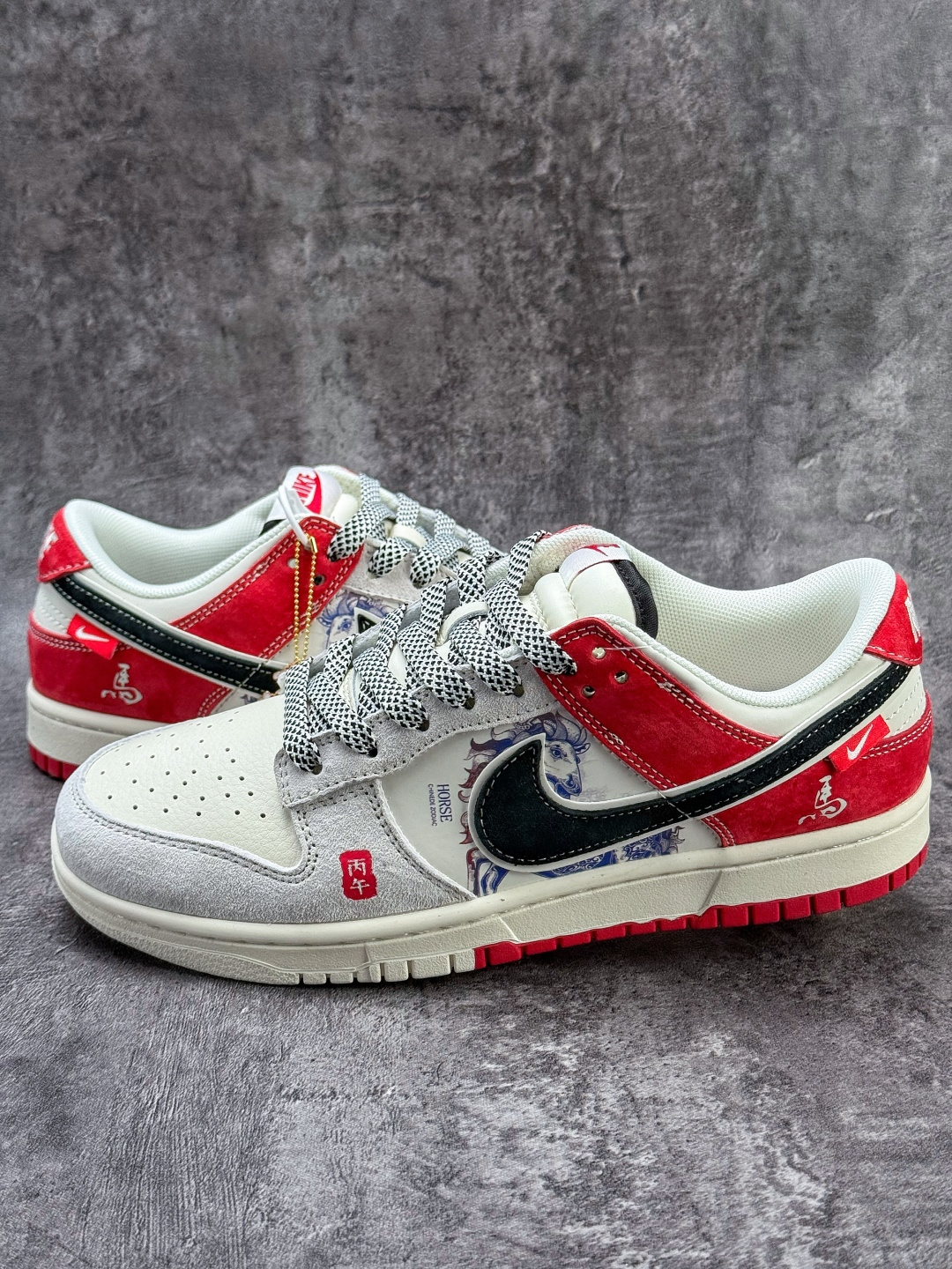 220 Nike SB Dunk Low 马年限定 灰白红满天星 YX5066-410-Chinese UA Cheap High Quatity Brand Clothes Bags handbags Sneakers wholesale wholesaler seller from China Factory suppliers Fashion Clothing Shoes best Quality Beautiful Price 220 Nike SB Dunk Low 马年限定 灰白红满天星 YX5066-410