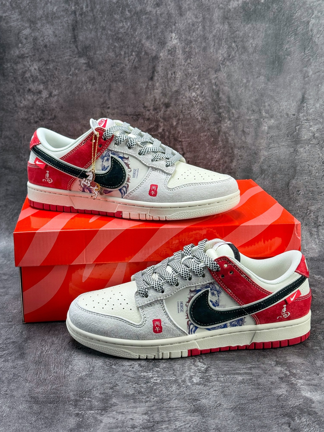 220 Nike SB Dunk Low 马年限定 灰白红满天星 YX5066-410-Chinese UA Cheap High Quatity Brand Clothes Bags handbags Sneakers wholesale wholesaler seller from China Factory suppliers Fashion Clothing Shoes best Quality Beautiful Price 220 Nike SB Dunk Low 马年限定 灰白红满天星 YX5066-410