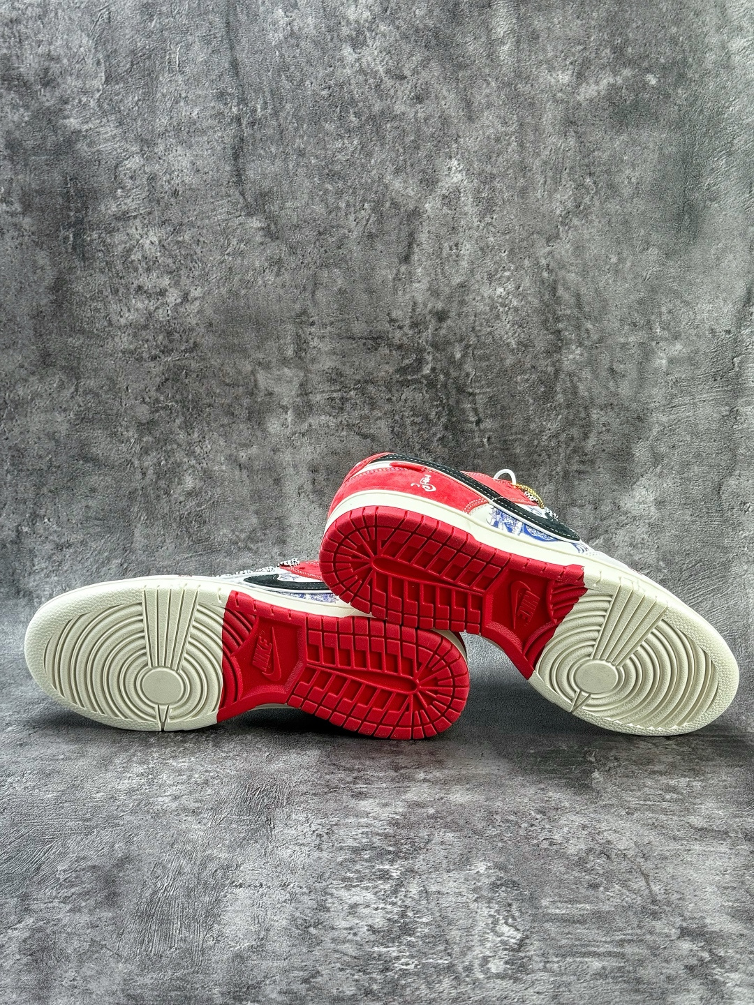 220 Nike SB Dunk Low 马年限定 灰白红满天星 YX5066-410-Chinese UA Cheap High Quatity Brand Clothes Bags handbags Sneakers wholesale wholesaler seller from China Factory suppliers Fashion Clothing Shoes best Quality Beautiful Price 220 Nike SB Dunk Low 马年限定 灰白红满天星 YX5066-410