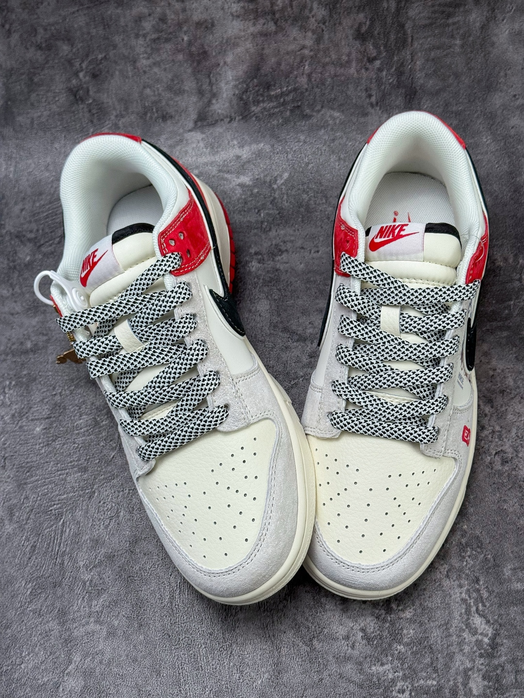 220 Nike SB Dunk Low 马年限定 灰白红满天星 YX5066-410-Chinese UA Cheap High Quatity Brand Clothes Bags handbags Sneakers wholesale wholesaler seller from China Factory suppliers Fashion Clothing Shoes best Quality Beautiful Price 220 Nike SB Dunk Low 马年限定 灰白红满天星 YX5066-410