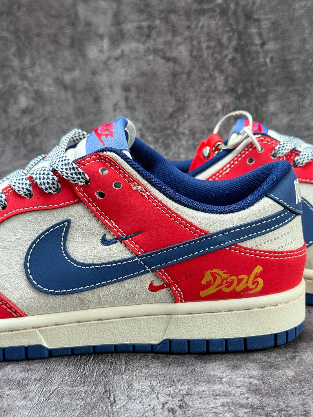 220 Nike SB Dunk Low 马年限定 红灰蓝三小勾满天星 LX1988-817