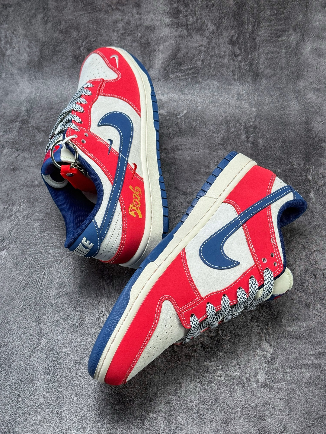 220 Nike SB Dunk Low 马年限定 红灰蓝三小勾满天星 LX1988-817