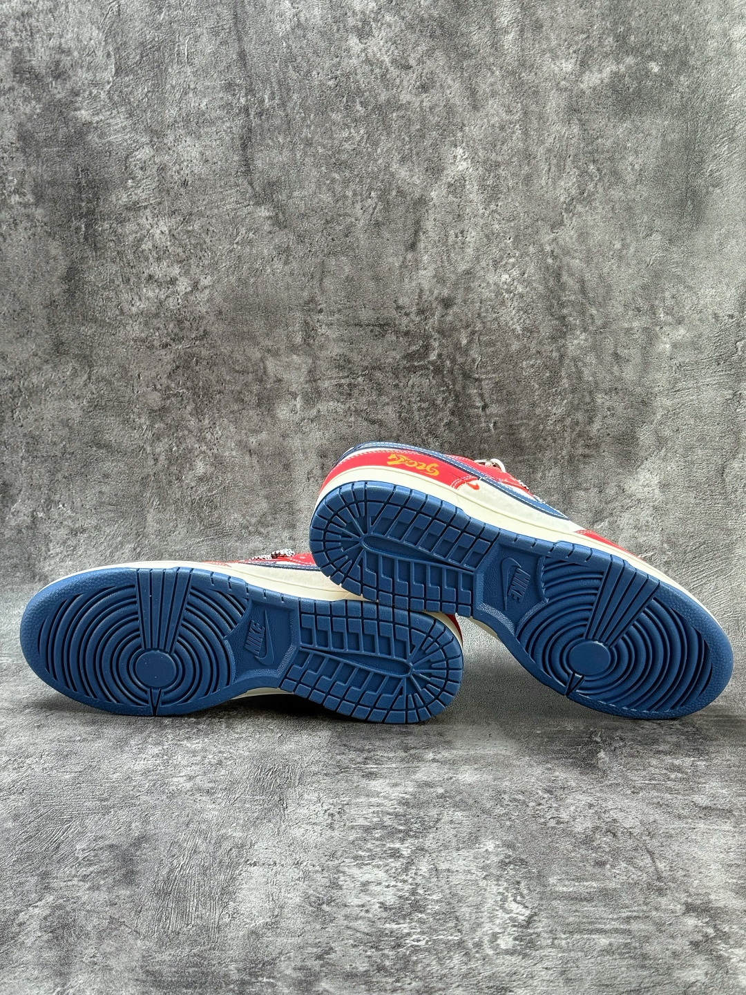 220 Nike SB Dunk Low 马年限定 红灰蓝三小勾满天星 LX1988-817