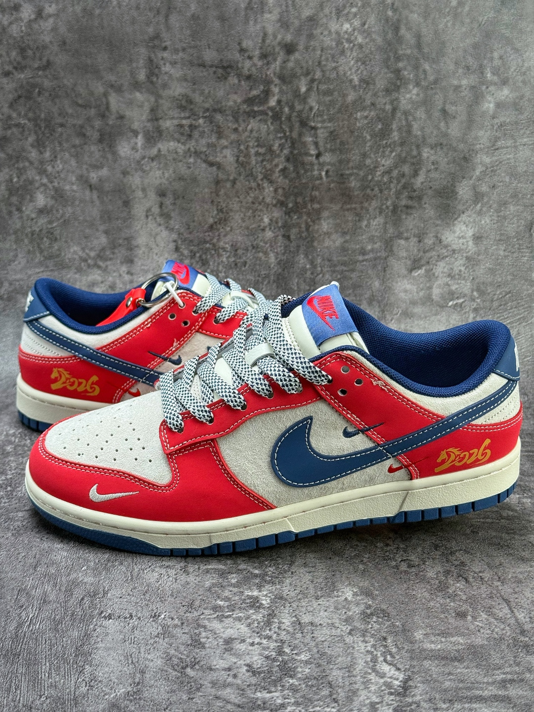 220 Nike SB Dunk Low 马年限定 红灰蓝三小勾满天星 LX1988-817