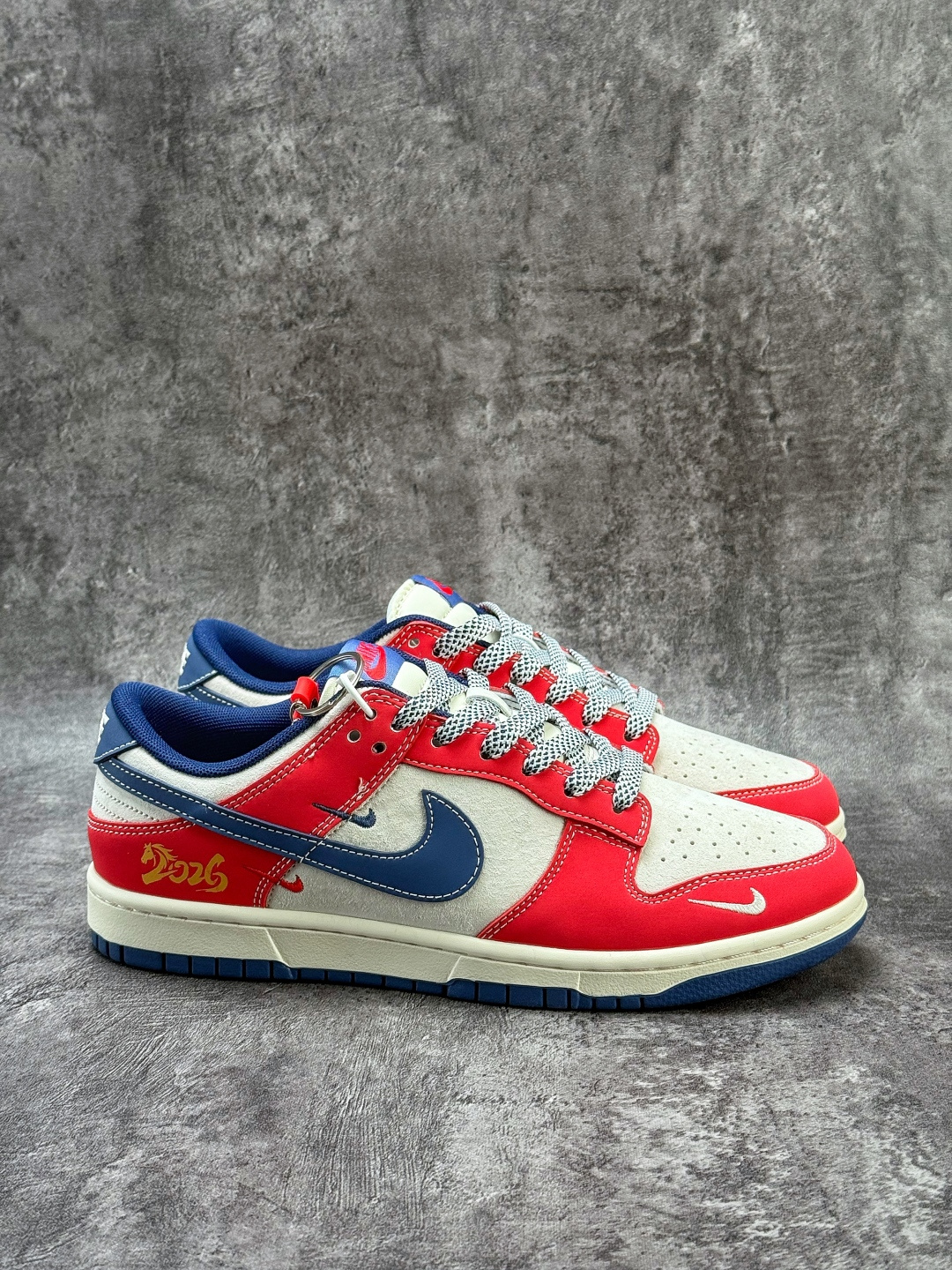 220 Nike SB Dunk Low 马年限定 红灰蓝三小勾满天星 LX1988-817