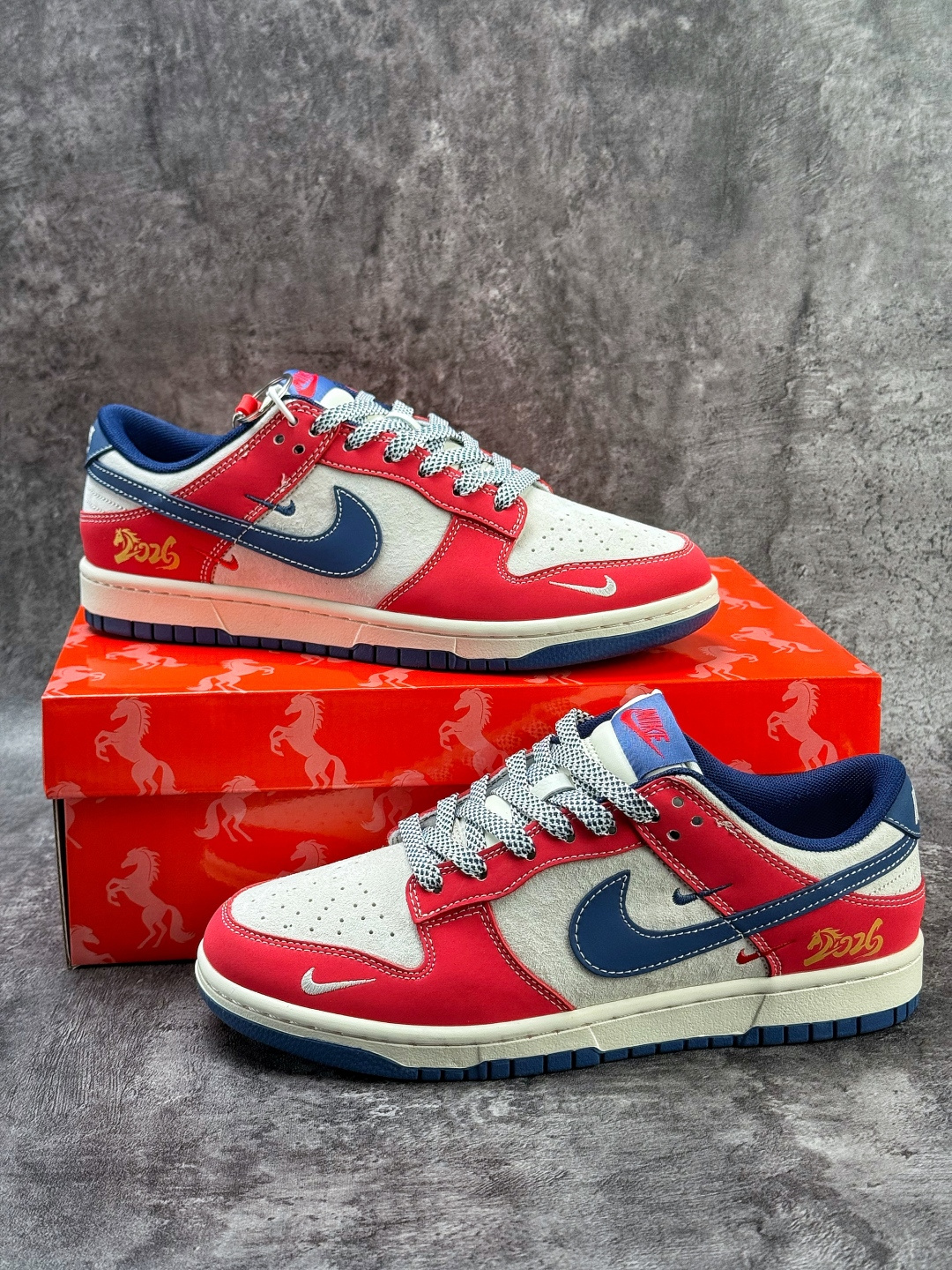 220 Nike SB Dunk Low 马年限定 红灰蓝三小勾满天星 LX1988-817