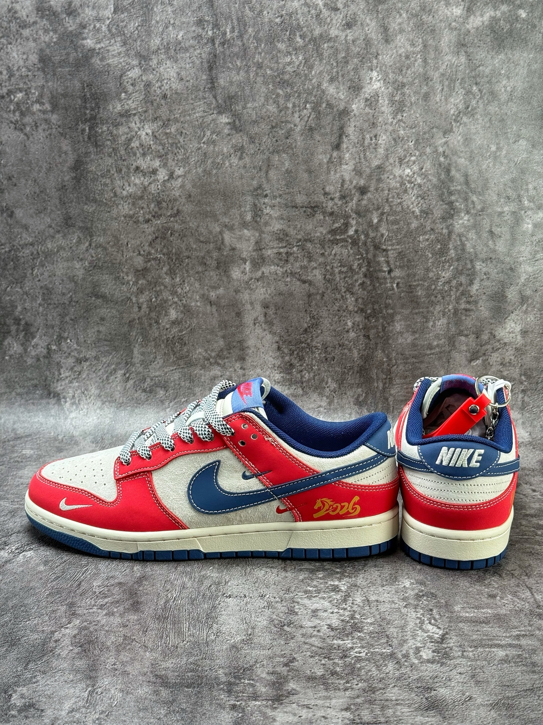 220 Nike SB Dunk Low 马年限定 红灰蓝三小勾满天星 LX1988-817