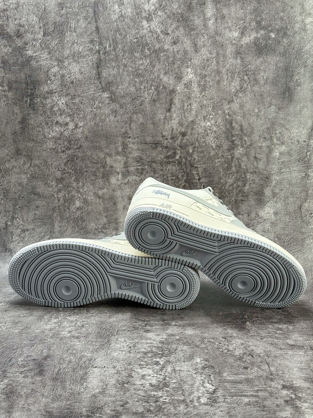 210 Nike Air Force 1 Low 07 x Stussy 灰白小勾满天星 HH7518-082