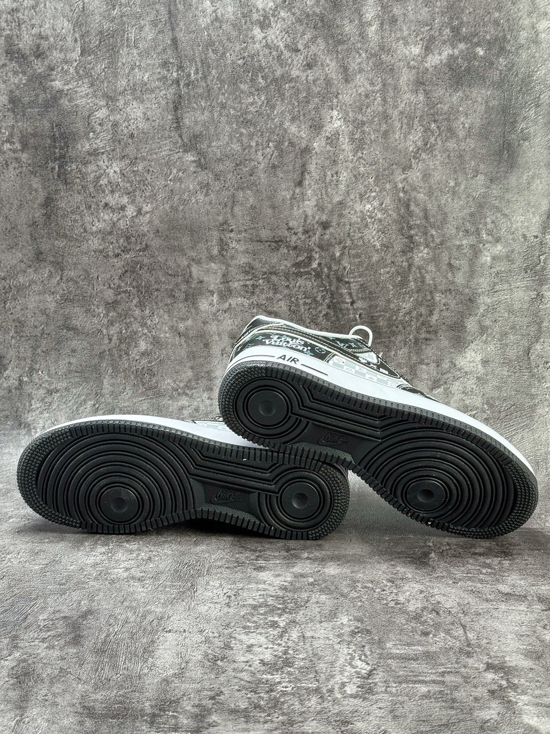 210 Nike Air Force 1 Low 07 x Louis Vuitton 黑白满天星 LV2288-004