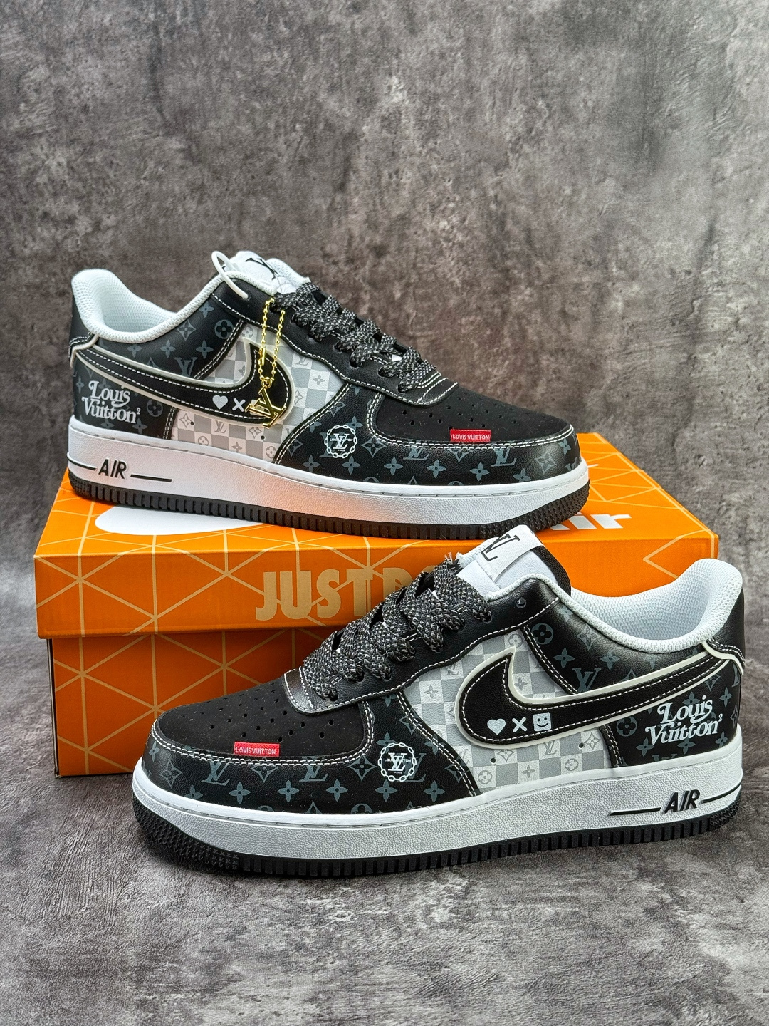 210 Nike Air Force 1 Low 07 x Louis Vuitton 黑白满天星 LV2288-004