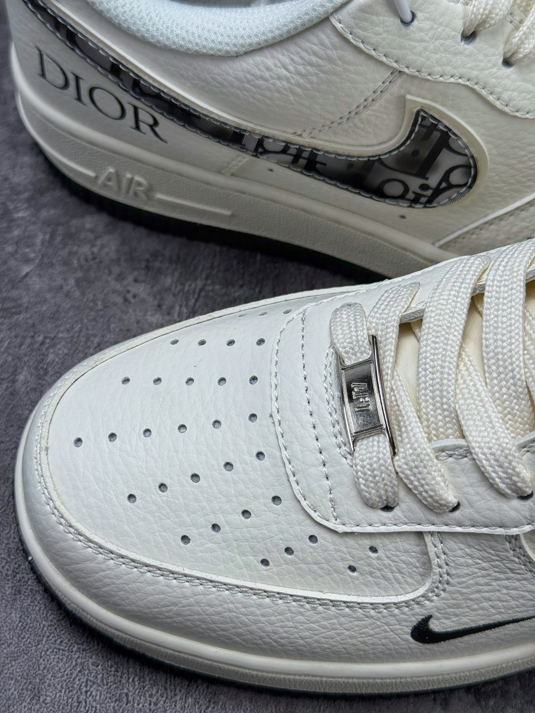 210 Nike Air Force 1 Low 07 x DIOR 白黑小勾 MM3399-811-Chinese UA Cheap High Quatity Brand Clothes Bags handbags Sneakers wholesale wholesaler seller from China Factory suppliers Fashion Clothing Shoes best Quality Beautiful Price 210 Nike Air Force 1 Low 07 x DIOR 白黑小勾 MM3399-811