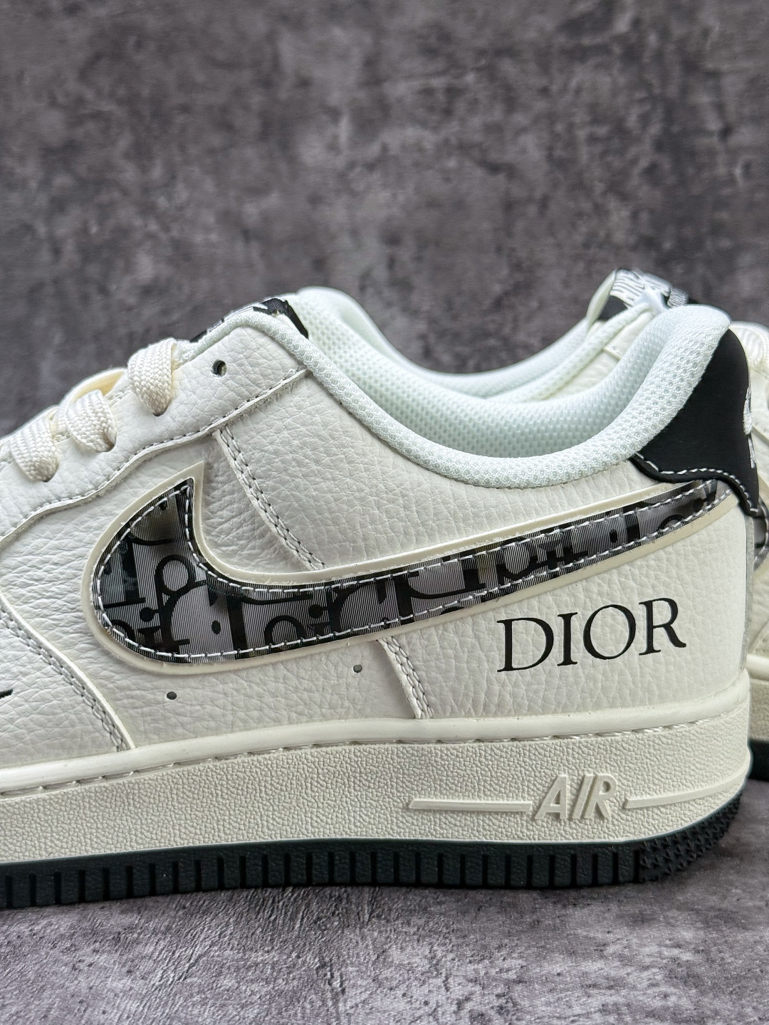 210 Nike Air Force 1 Low 07 x DIOR 白黑小勾 MM3399-811-Chinese UA Cheap High Quatity Brand Clothes Bags handbags Sneakers wholesale wholesaler seller from China Factory suppliers Fashion Clothing Shoes best Quality Beautiful Price 210 Nike Air Force 1 Low 07 x DIOR 白黑小勾 MM3399-811