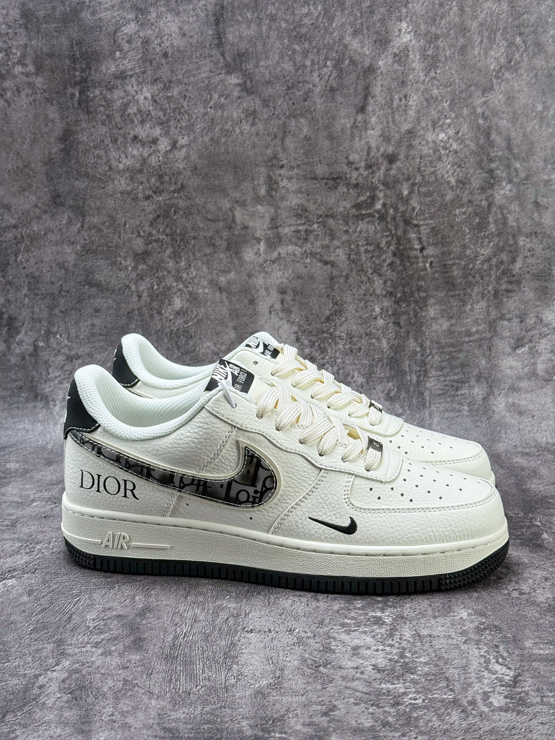 210 Nike Air Force 1 Low 07 x DIOR 白黑小勾 MM3399-811-Chinese UA Cheap High Quatity Brand Clothes Bags handbags Sneakers wholesale wholesaler seller from China Factory suppliers Fashion Clothing Shoes best Quality Beautiful Price 210 Nike Air Force 1 Low 07 x DIOR 白黑小勾 MM3399-811