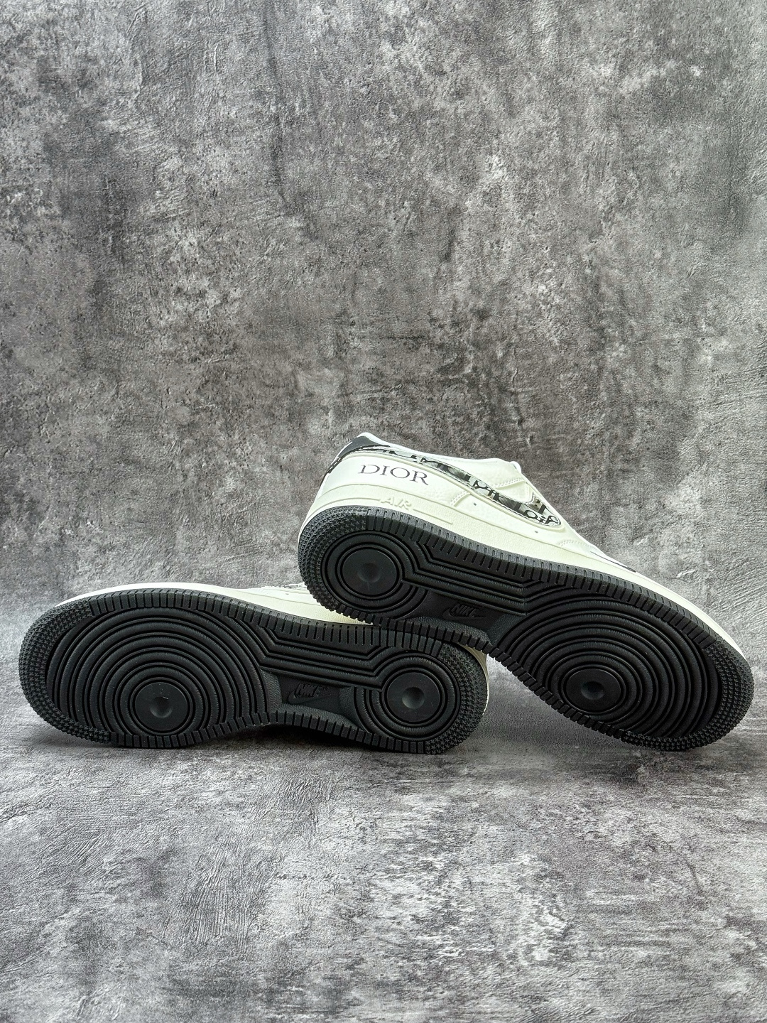 210 Nike Air Force 1 Low 07 x DIOR 白黑小勾 MM3399-811-Chinese UA Cheap High Quatity Brand Clothes Bags handbags Sneakers wholesale wholesaler seller from China Factory suppliers Fashion Clothing Shoes best Quality Beautiful Price 210 Nike Air Force 1 Low 07 x DIOR 白黑小勾 MM3399-811