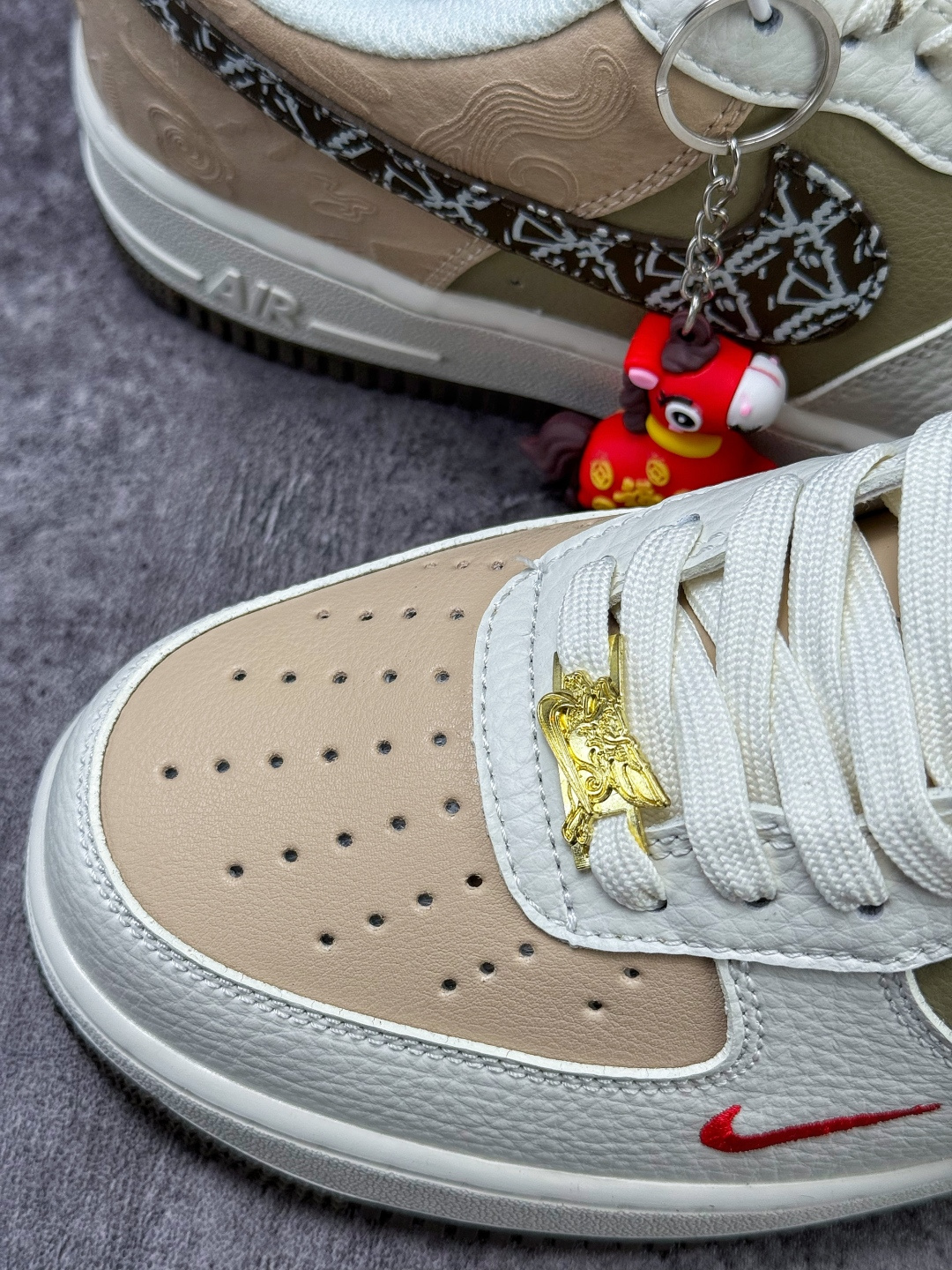 210 Nike Air Force 1 Low 07 马年限定 白棕绿小勾 NH0601-537-Chinese UA Cheap High Quatity Brand Clothes Bags handbags Sneakers wholesale wholesaler seller from China Factory suppliers Fashion Clothing Shoes best Quality Beautiful Price 210 Nike Air Force 1 Low 07 马年限定 白棕绿小勾 NH0601-537