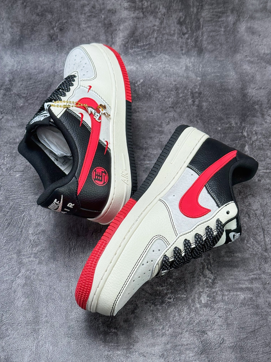Nike Air Force 1 Low 07 马年限定 白灰红三小勾满天星 HT5088-620 Nike Air Force 1 Low 07 马年限定 白灰红三小勾满天星 HT5088-620
