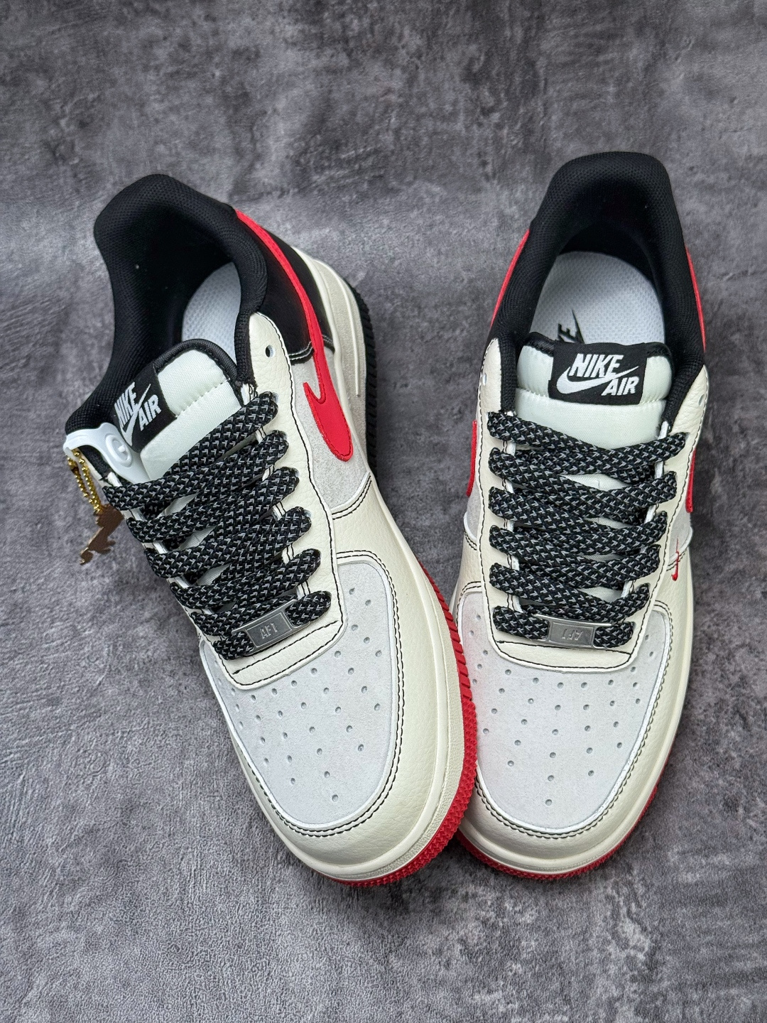 Nike Air Force 1 Low 07 马年限定 白灰红三小勾满天星 HT5088-620 Nike Air Force 1 Low 07 马年限定 白灰红三小勾满天星 HT5088-620