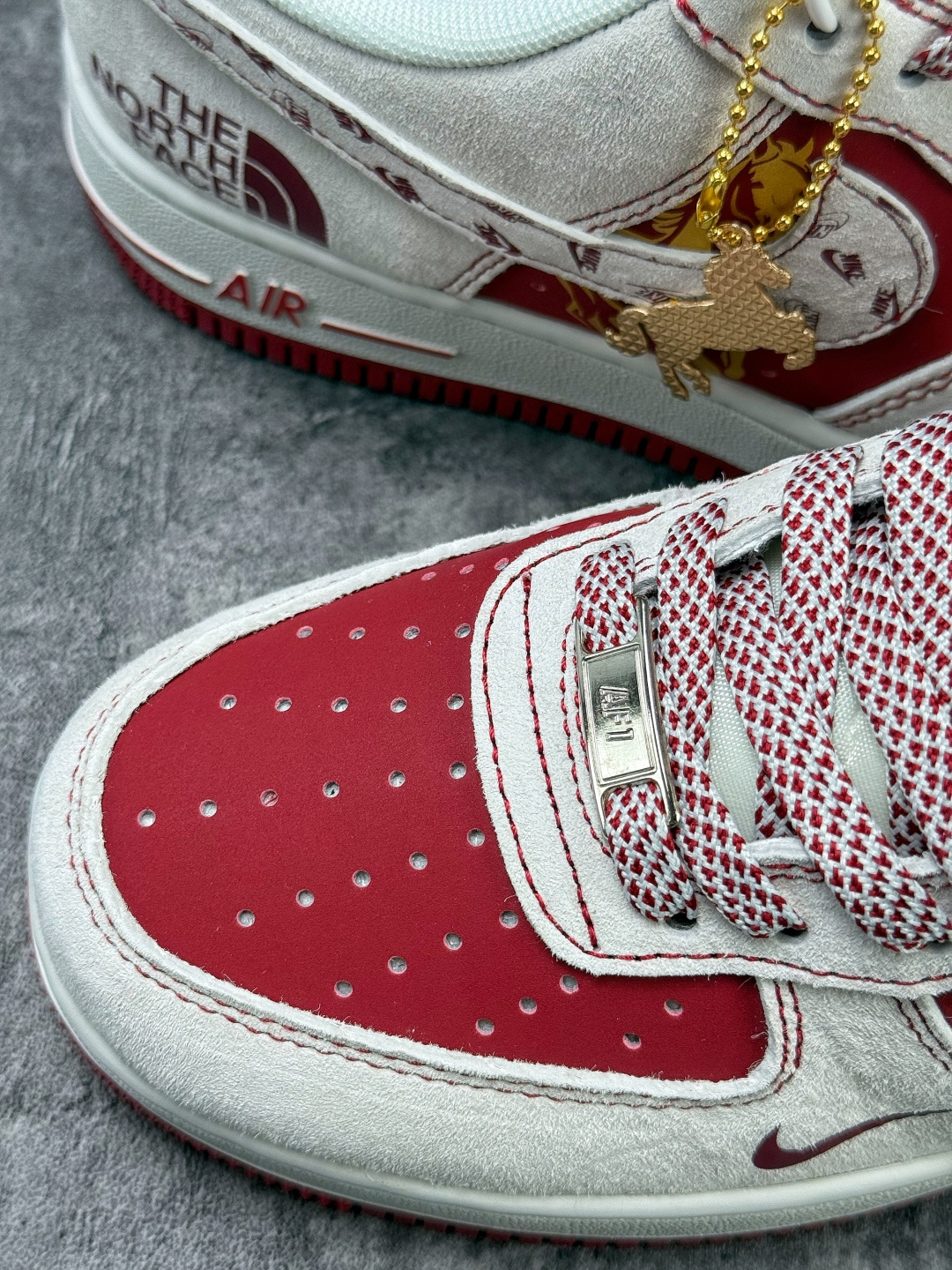 210 Nike Air Force 1 Low 07 马年限定 x The North Face 灰红小勾满天星 JP2026-137-Chinese UA Cheap High Quatity Brand Clothes Bags handbags Sneakers wholesale wholesaler seller from China Factory suppliers Fashion Clothing Shoes best Quality Beautiful Price 210 Nike Air Force 1 Low 07 马年限定 x The North Face 灰红小勾满天星 JP2026-137