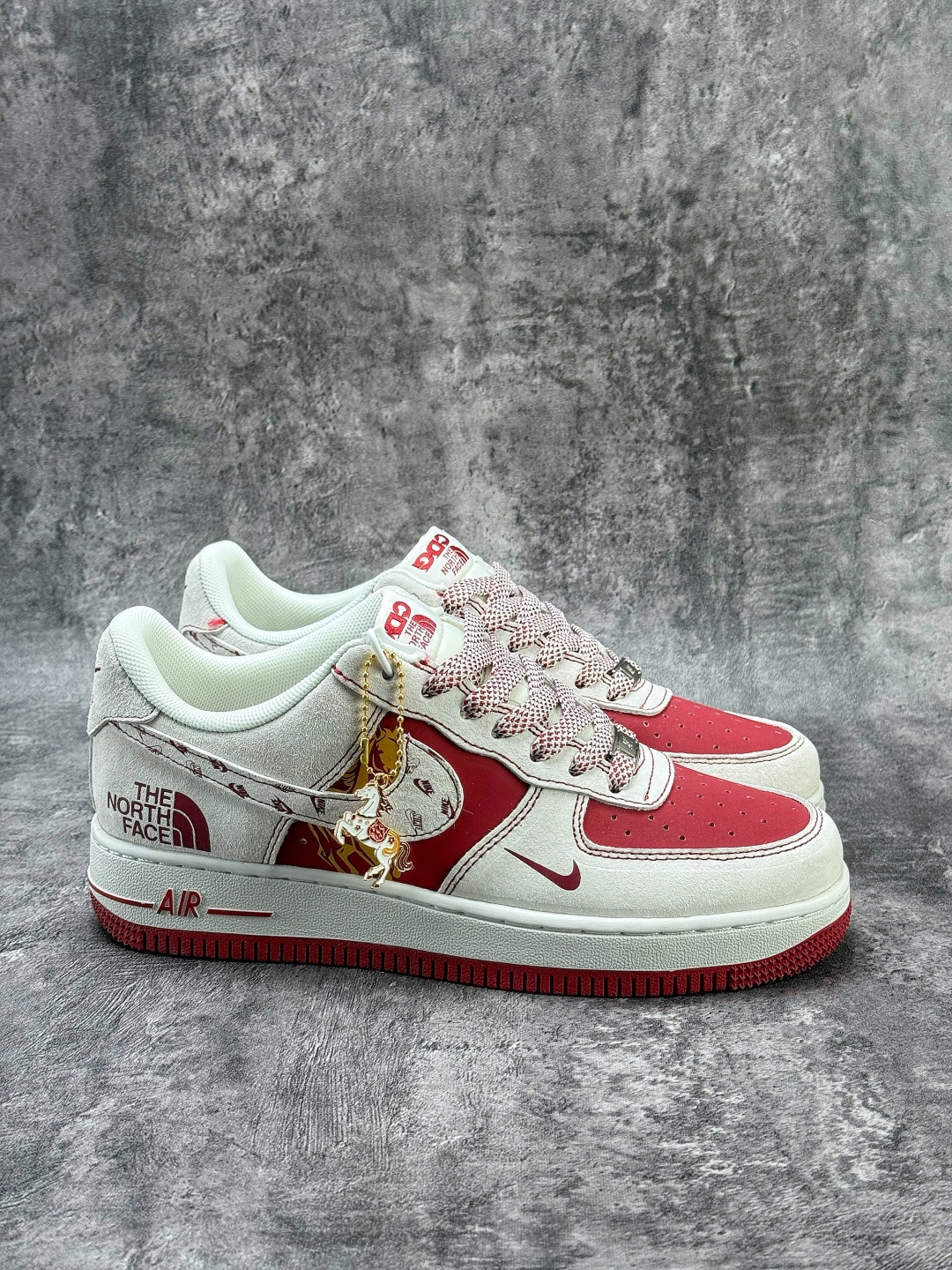210 Nike Air Force 1 Low 07 马年限定 x The North Face 灰红小勾满天星 JP2026-137-Chinese UA Cheap High Quatity Brand Clothes Bags handbags Sneakers wholesale wholesaler seller from China Factory suppliers Fashion Clothing Shoes best Quality Beautiful Price 210 Nike Air Force 1 Low 07 马年限定 x The North Face 灰红小勾满天星 JP2026-137