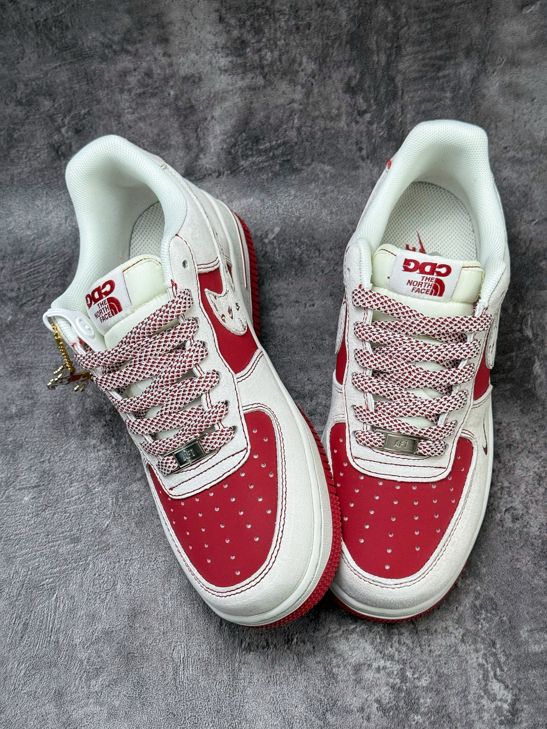 210 Nike Air Force 1 Low 07 马年限定 x The North Face 灰红小勾满天星 JP2026-137-Chinese UA Cheap High Quatity Brand Clothes Bags handbags Sneakers wholesale wholesaler seller from China Factory suppliers Fashion Clothing Shoes best Quality Beautiful Price 210 Nike Air Force 1 Low 07 马年限定 x The North Face 灰红小勾满天星 JP2026-137