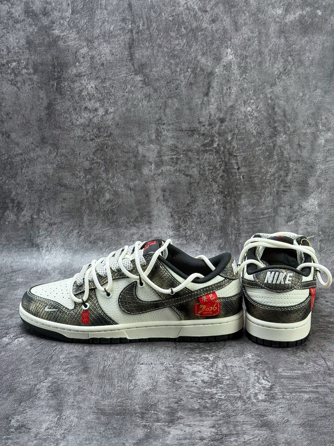 250 Nike SB Dunk Low 马年限定 黑白小勾满天星 YX5066-C10-Chinese UA Cheap High Quatity Brand Clothes Bags handbags Sneakers wholesale wholesaler seller from China Factory suppliers Fashion Clothing Shoes best Quality Beautiful Price 250 Nike SB Dunk Low 马年限定 黑白小勾满天星 YX5066-C10
